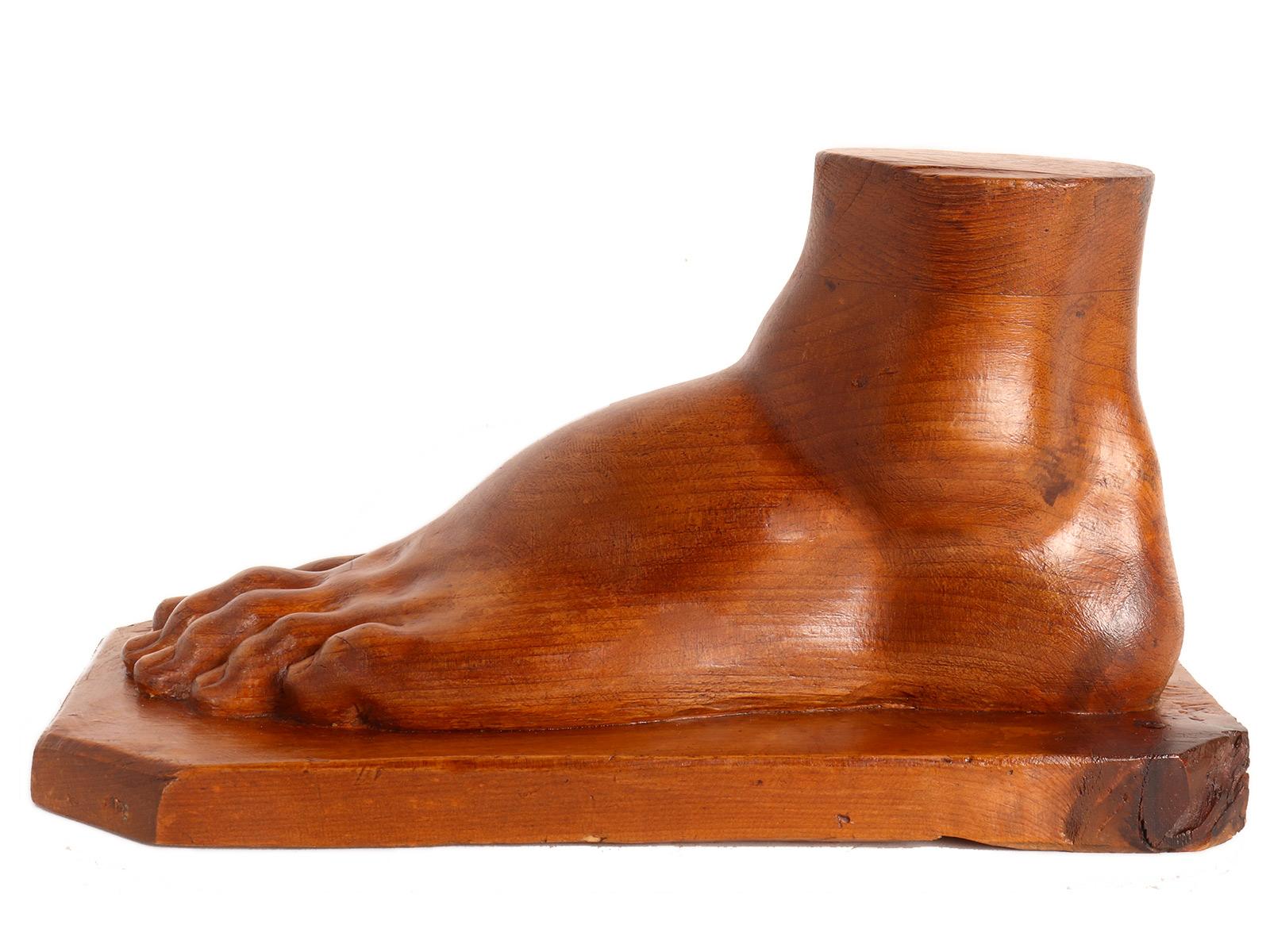 Artistic Atelier Sculpture Depicting a Foot, Germany, 1902  In Good Condition For Sale In Milan, IT