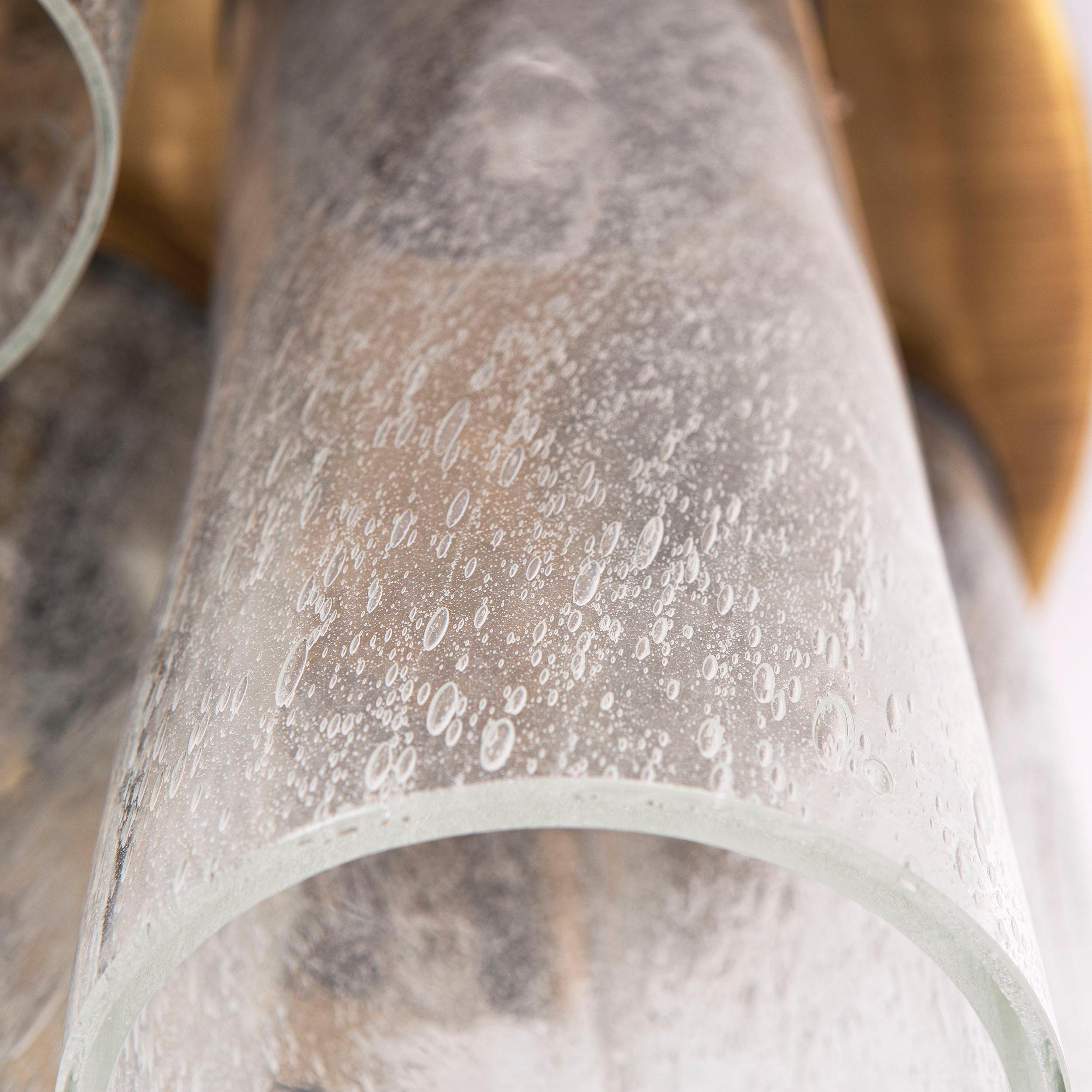 Autre Plafonnier artistique 8 tubes de verre transparent, luminaire Skyline en laiton bruni par Multiforme en vente