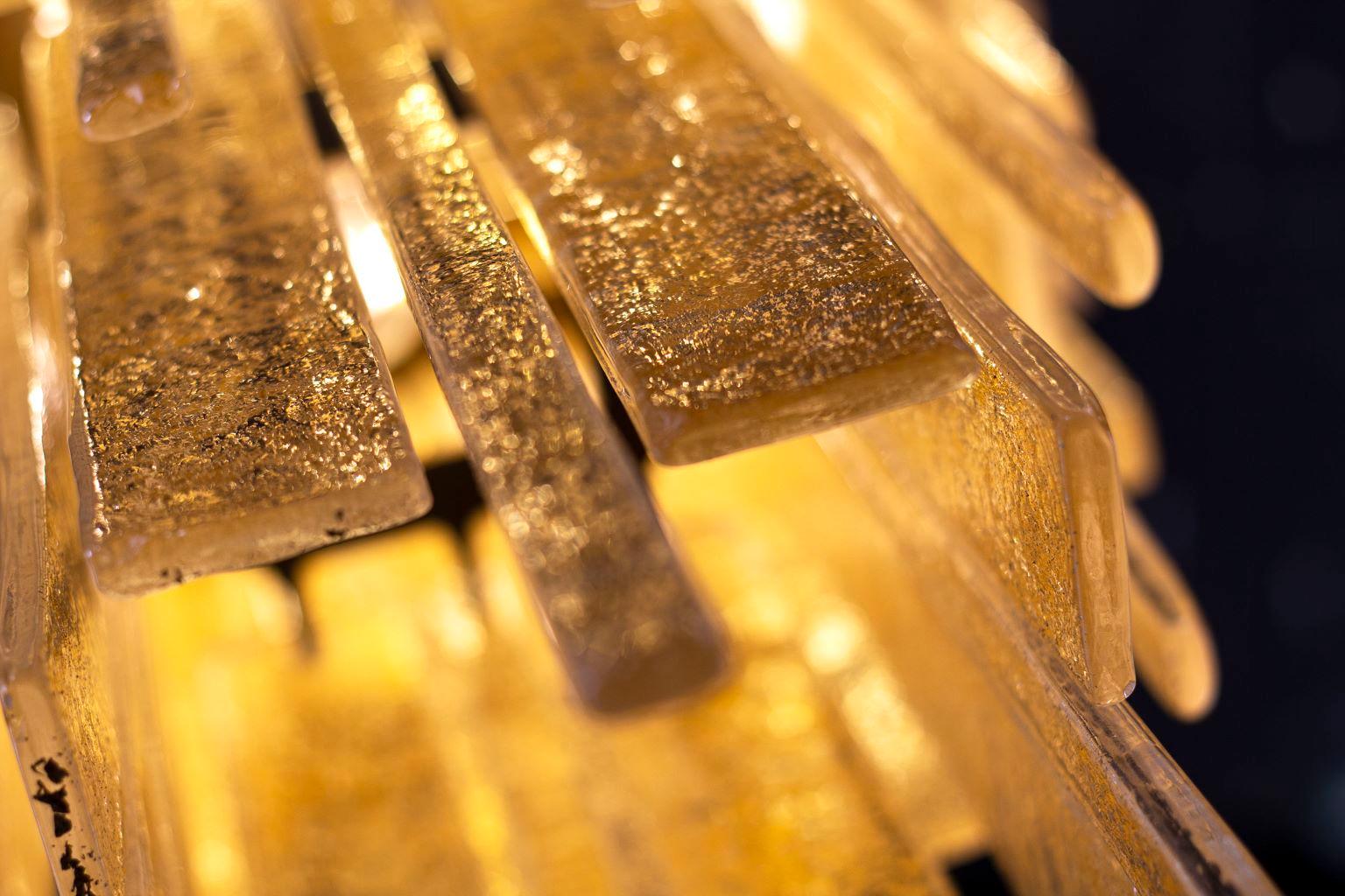 Deckenleuchte Charleston von Multiforme, aus Goldglas und Muranoglas, kunstvoll im Zustand „Neu“ im Angebot in Trebaseleghe, IT