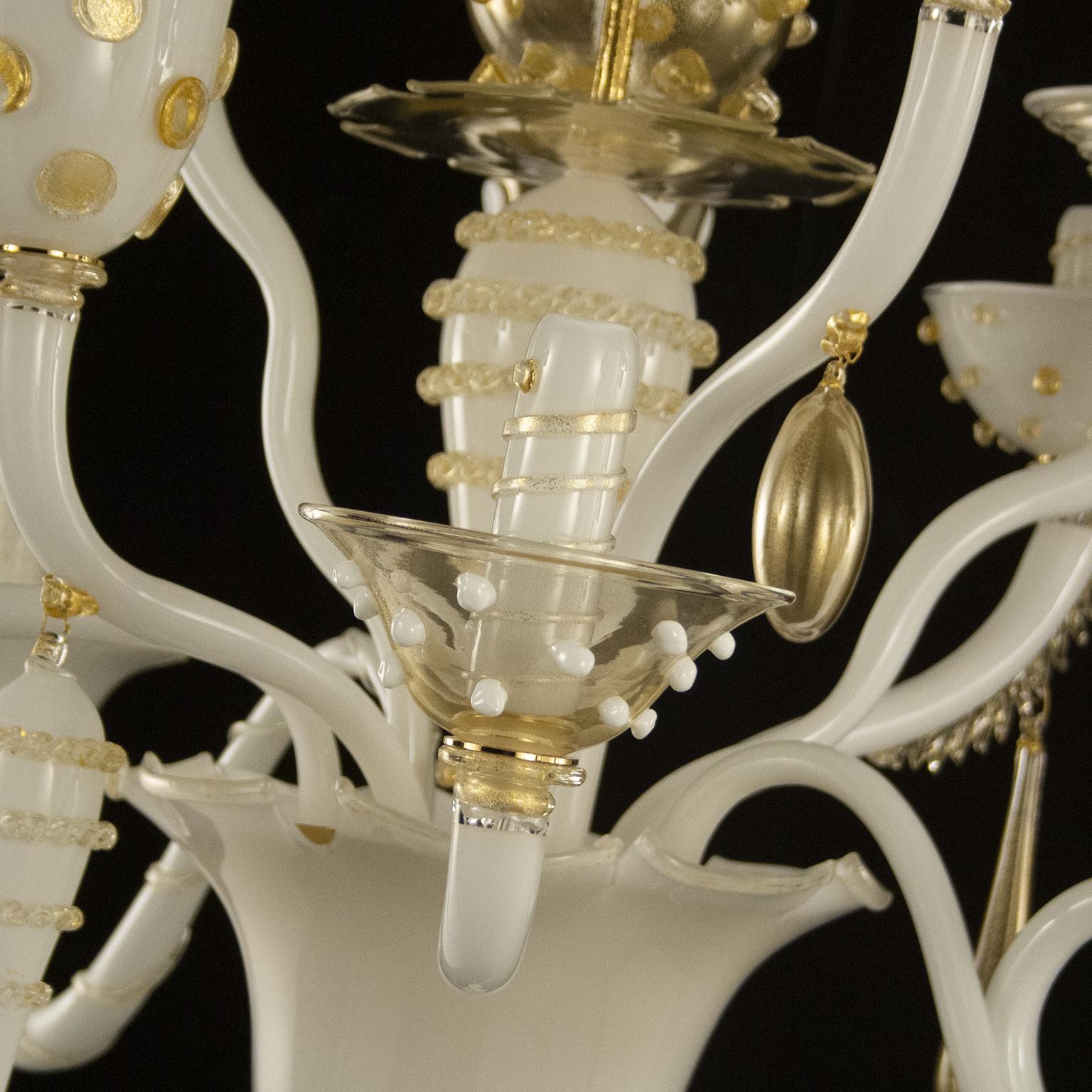 Italiano Ricco lampadario artistico a 10 bracci realizzato a mano in vetro di Murano  da Multiforme in stock in vendita