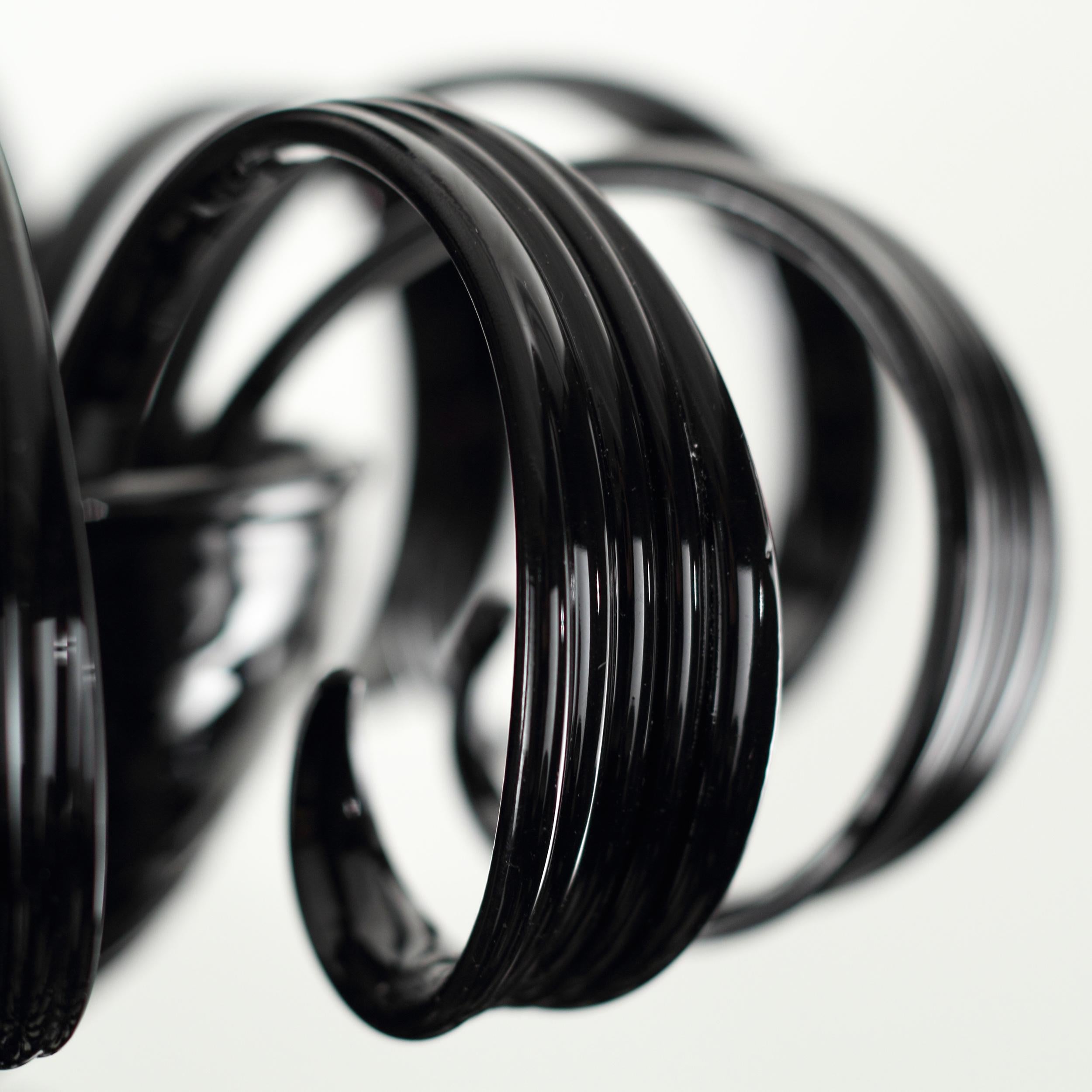 Der künstlerische Kronleuchter 12+12 Arms aus schwarzem Muranoglas, Lampenschirme IKO von Multiforme im Zustand „Neu“ im Angebot in Trebaseleghe, IT