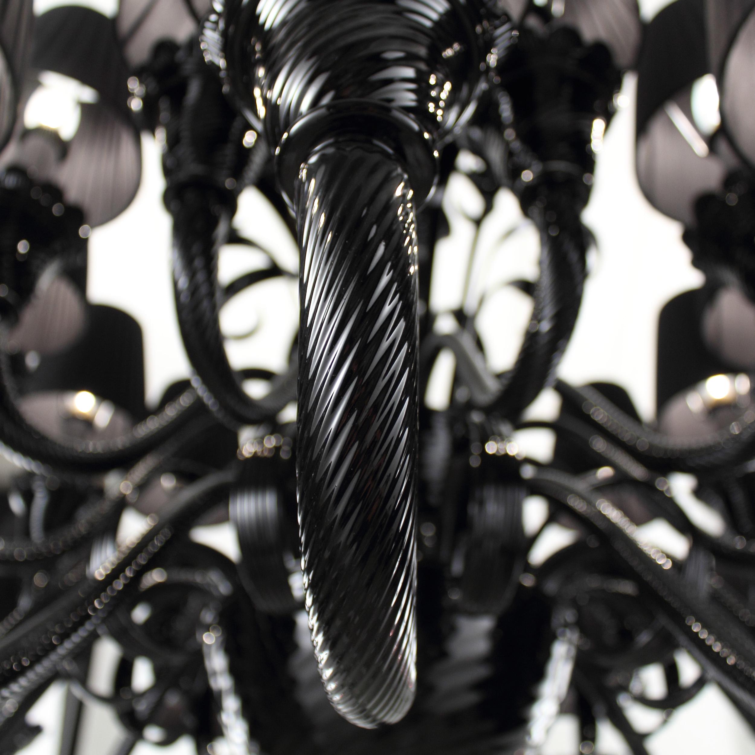 Der künstlerische Kronleuchter 12+12 Arms aus schwarzem Muranoglas, Lampenschirme IKO von Multiforme im Angebot 1