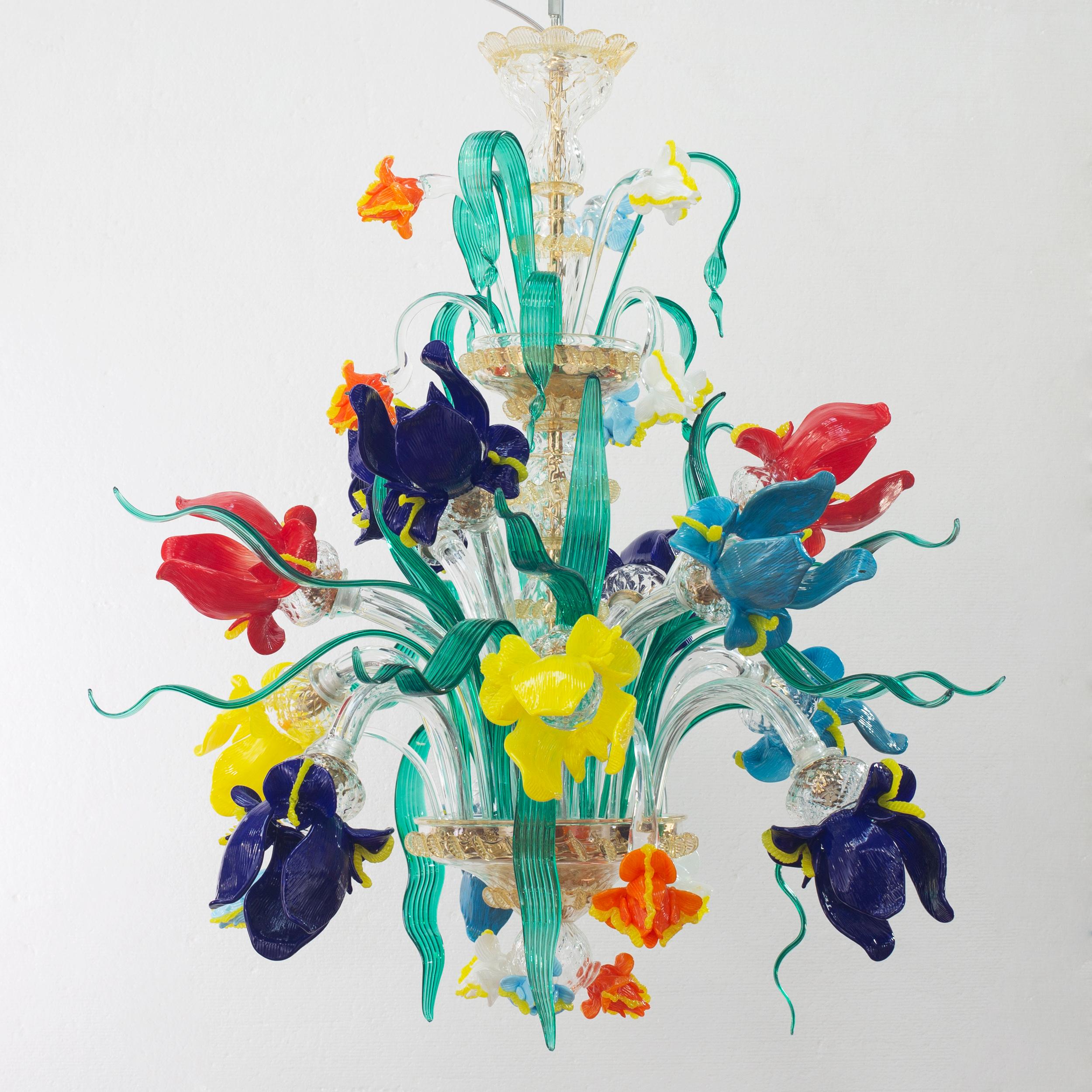 Artistic chandelier 12 arms clear-polychrome details in Murano glass Iris garden by Multiforme.
Original and innovative artistic glass collection Iris garden. A collection inspired from the flowers. Iris garden is a lighting work that stands out