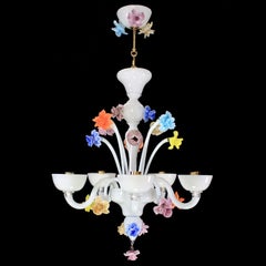Lampadario artistico a 5 bracci in vetro di Murano bianco, dettagli in vitreo di Multiforme
