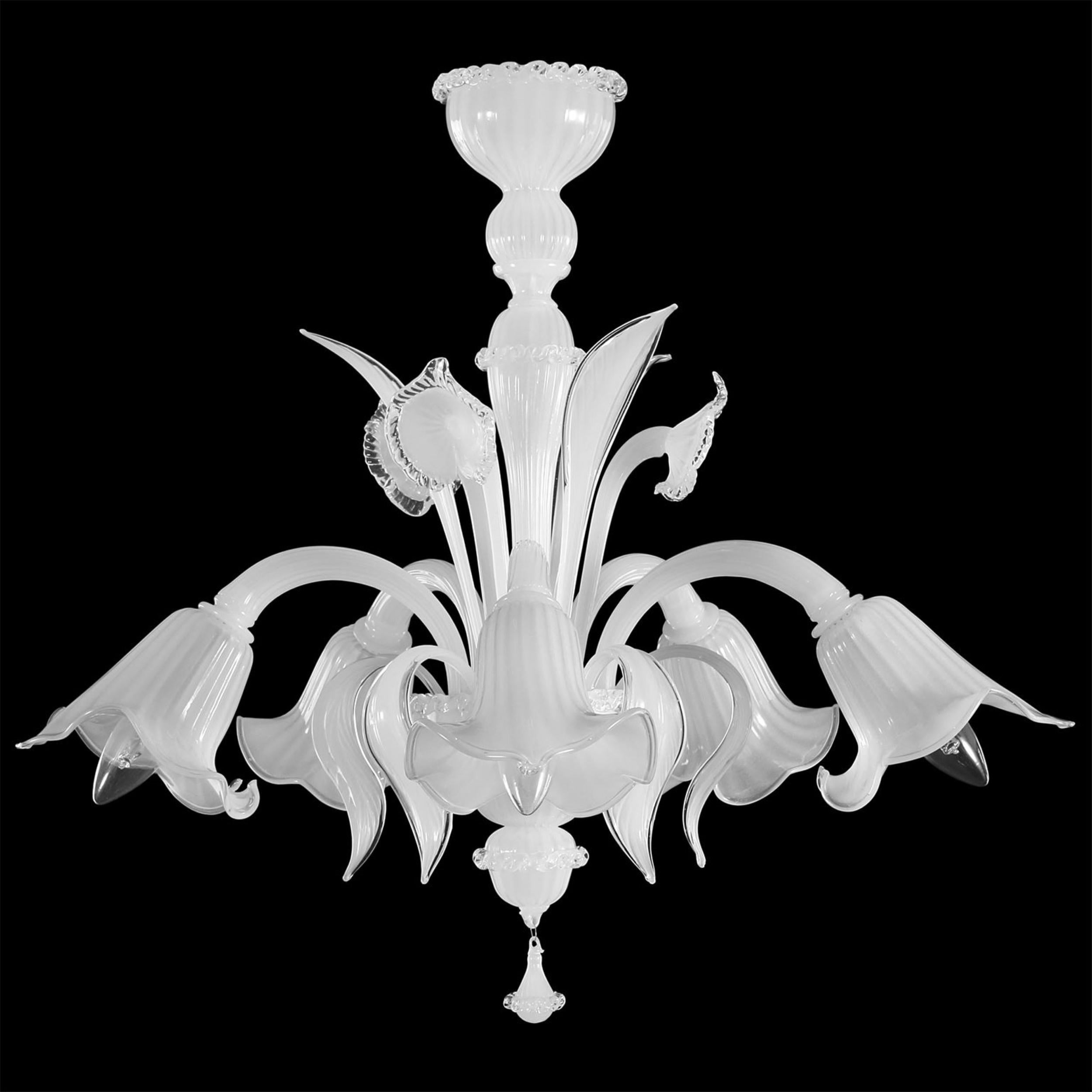 The venetian chandelier Accadueo presents an organic design, which is the result of an inspiration taken from the nature. The cups and some details remind the fluid flow of the water, a vital element which symbolises the pureness, the simplicity,