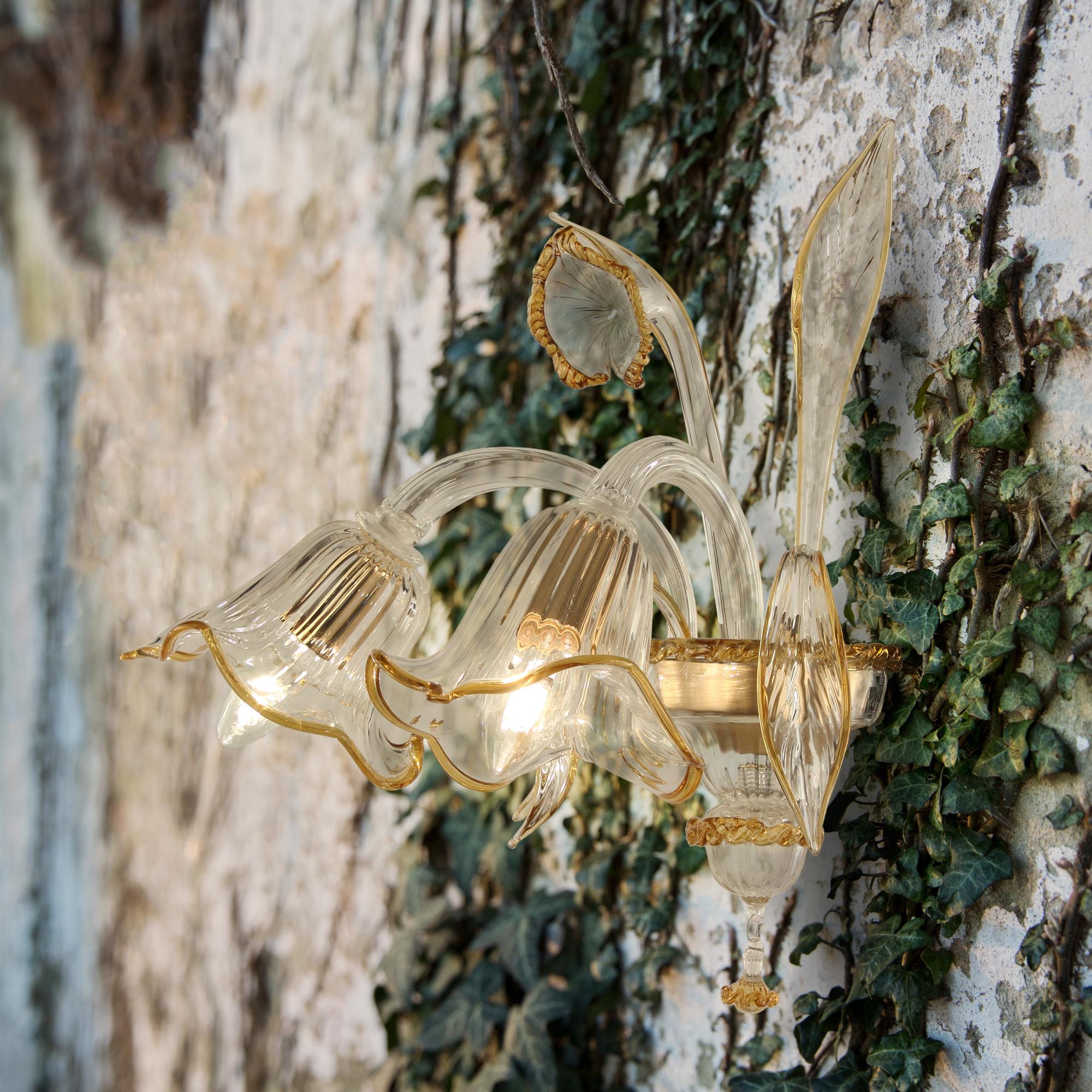XXI secolo e contemporaneo Lampadario artistico a 5 bracci, seta bianca, cristallo di Murano Dettagli di Multiforme in vendita