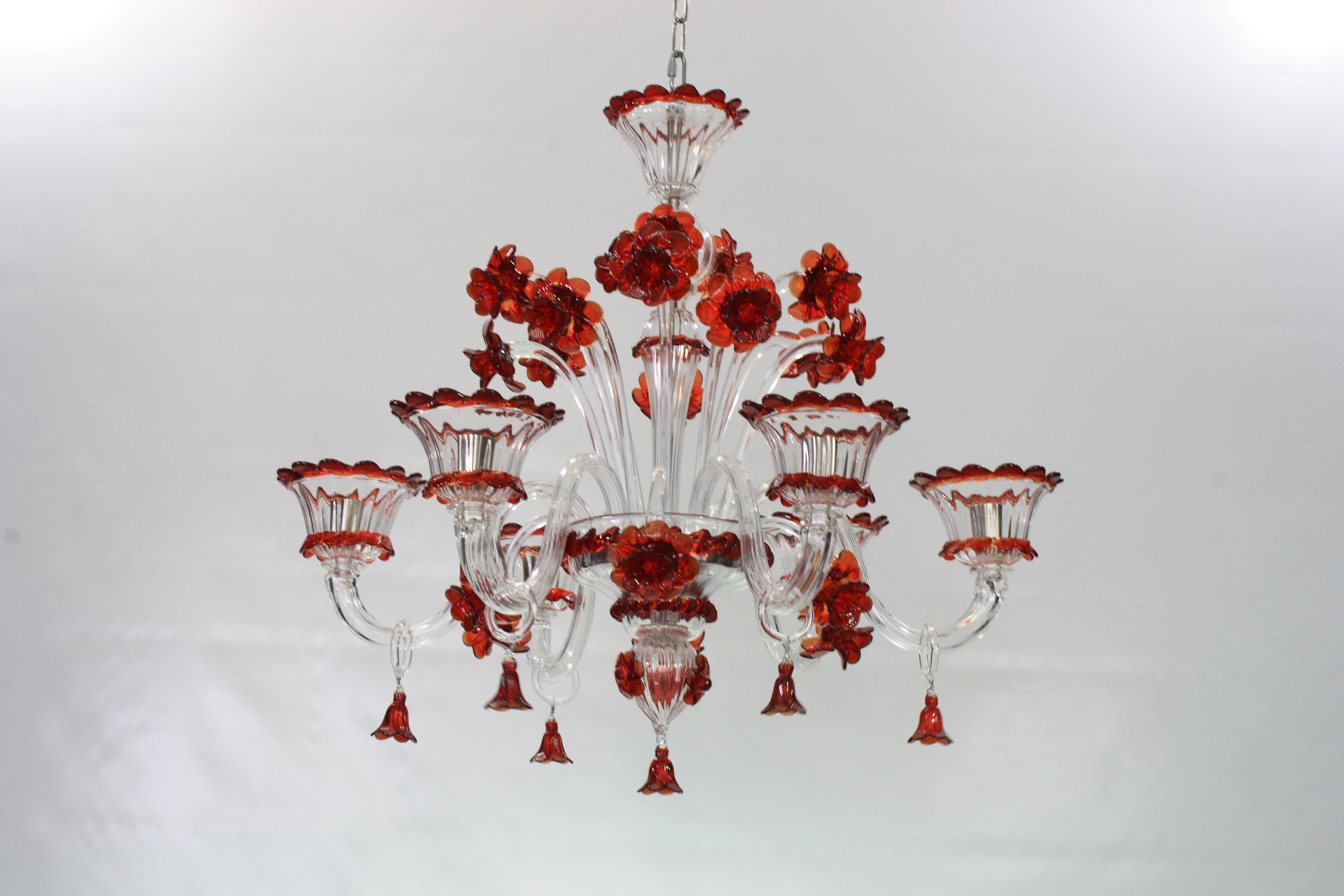 Künstlerischer 6-Arm-Kronleuchter aus klarem und rotem Muranoglas von Multiforme, auf Lager im Angebot 1