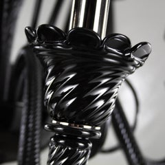 Lampadario artistico a 6+6 bracci in vetro di Murano nero, paralumi IKO di Multiforme