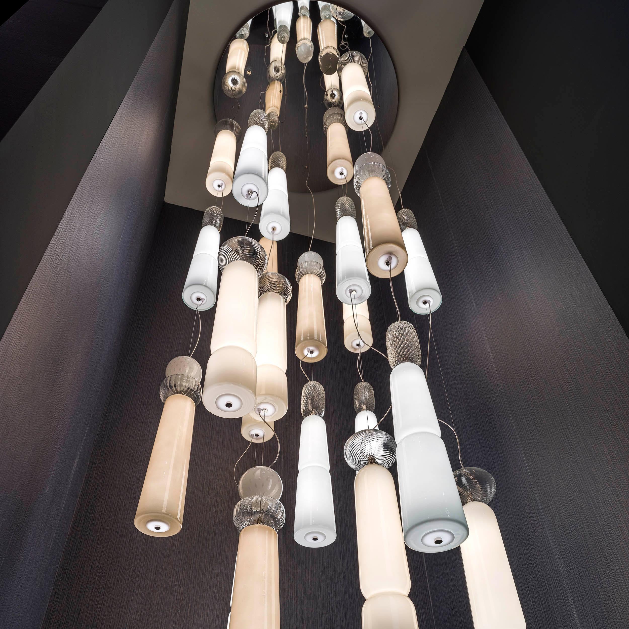 XXI secolo e contemporaneo Lampadario Artistico Charis 23 luci in vetro di Murano fatto a mano da Multiforme in vendita