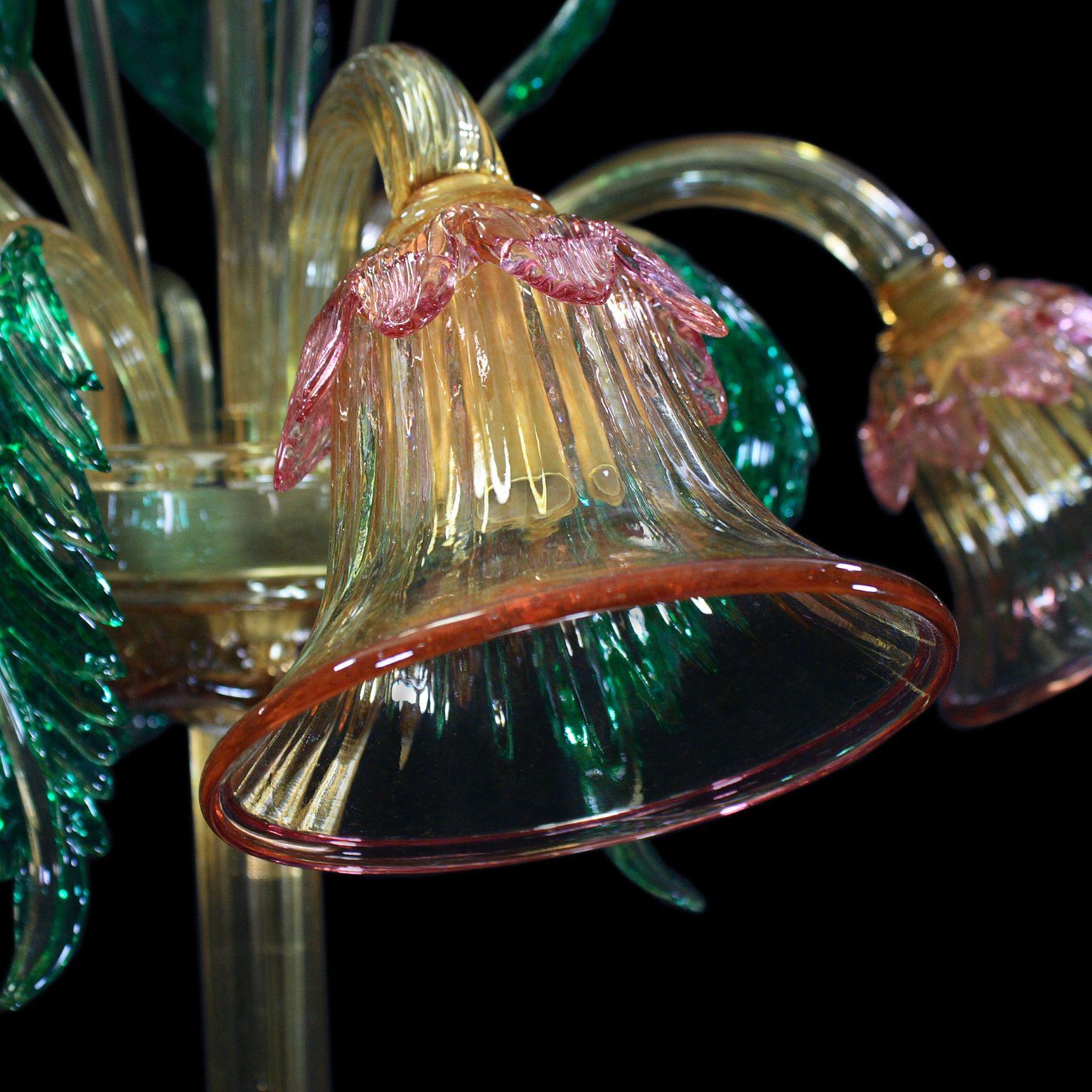 Lámpara de pie artística 5 brazos ámbar cristal de Murano, detalles coloridos by Multiforme Otro en venta