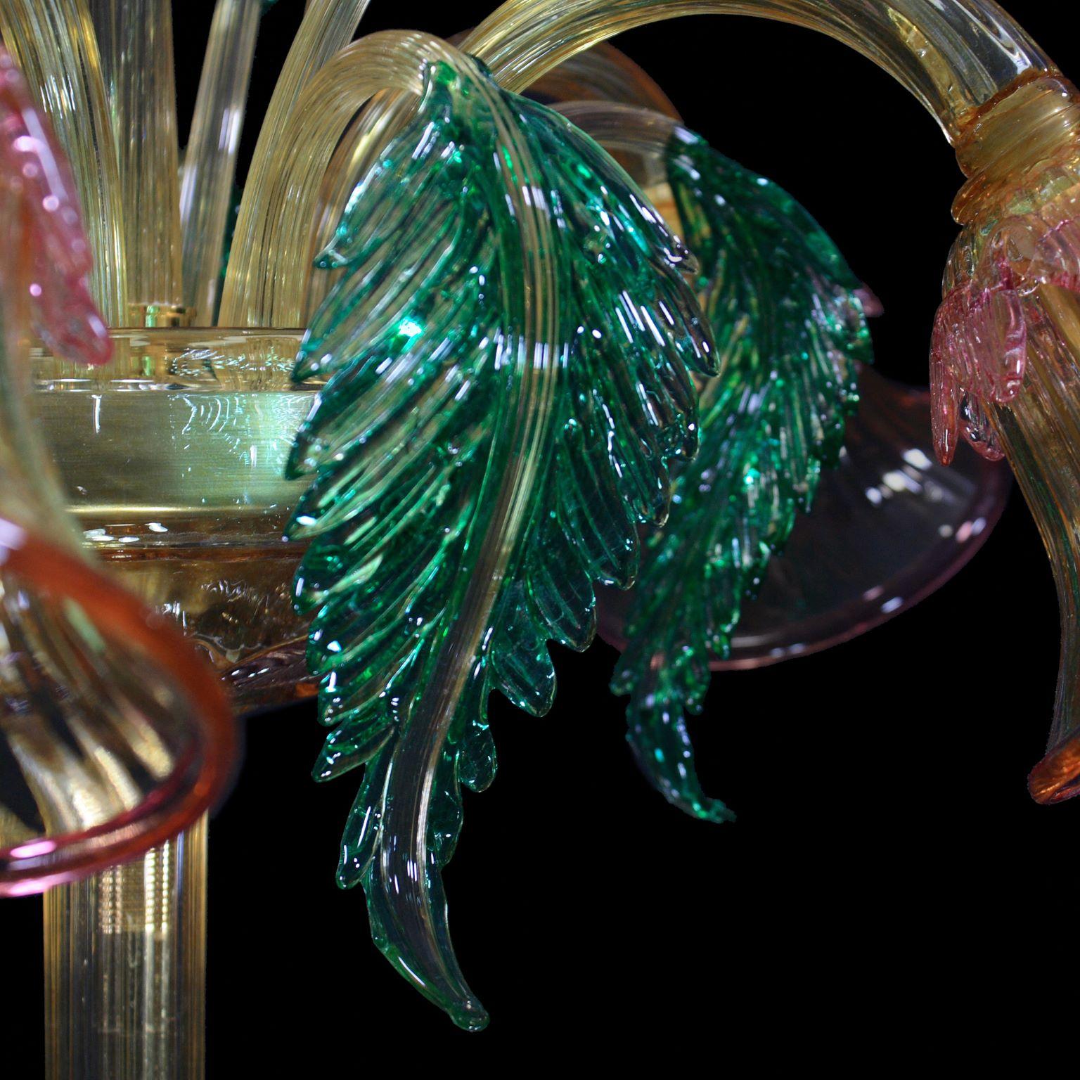 Lámpara de pie artística 5 brazos ámbar cristal de Murano, detalles coloridos by Multiforme Italiano en venta