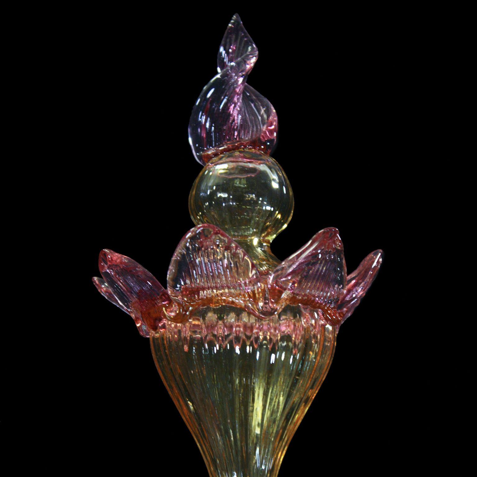Lámpara de pie artística 5 brazos ámbar cristal de Murano, detalles coloridos by Multiforme Siglo XXI y contemporáneo en venta