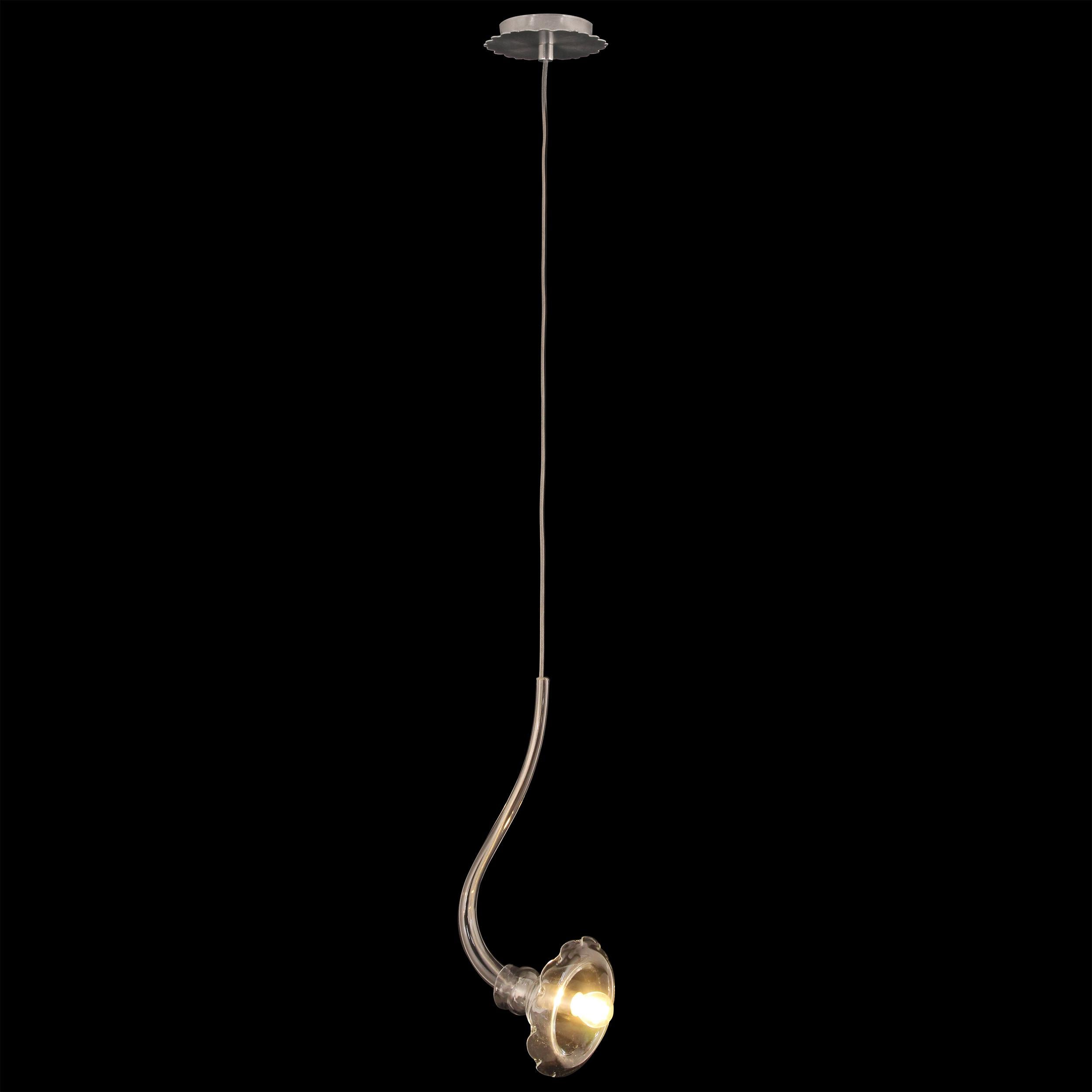 Ikebana design Romano Saccani Architetti Associati is a collection of “classic” inspiration made up of single pendants grouped in ever-changing scenographic settings. Drawing from the sumptuous and varied decorative sample of the classic chandelier