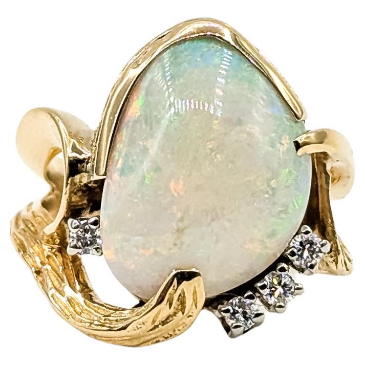 Anello artistico a forma libera con opale australiano e diamante in 18 carati