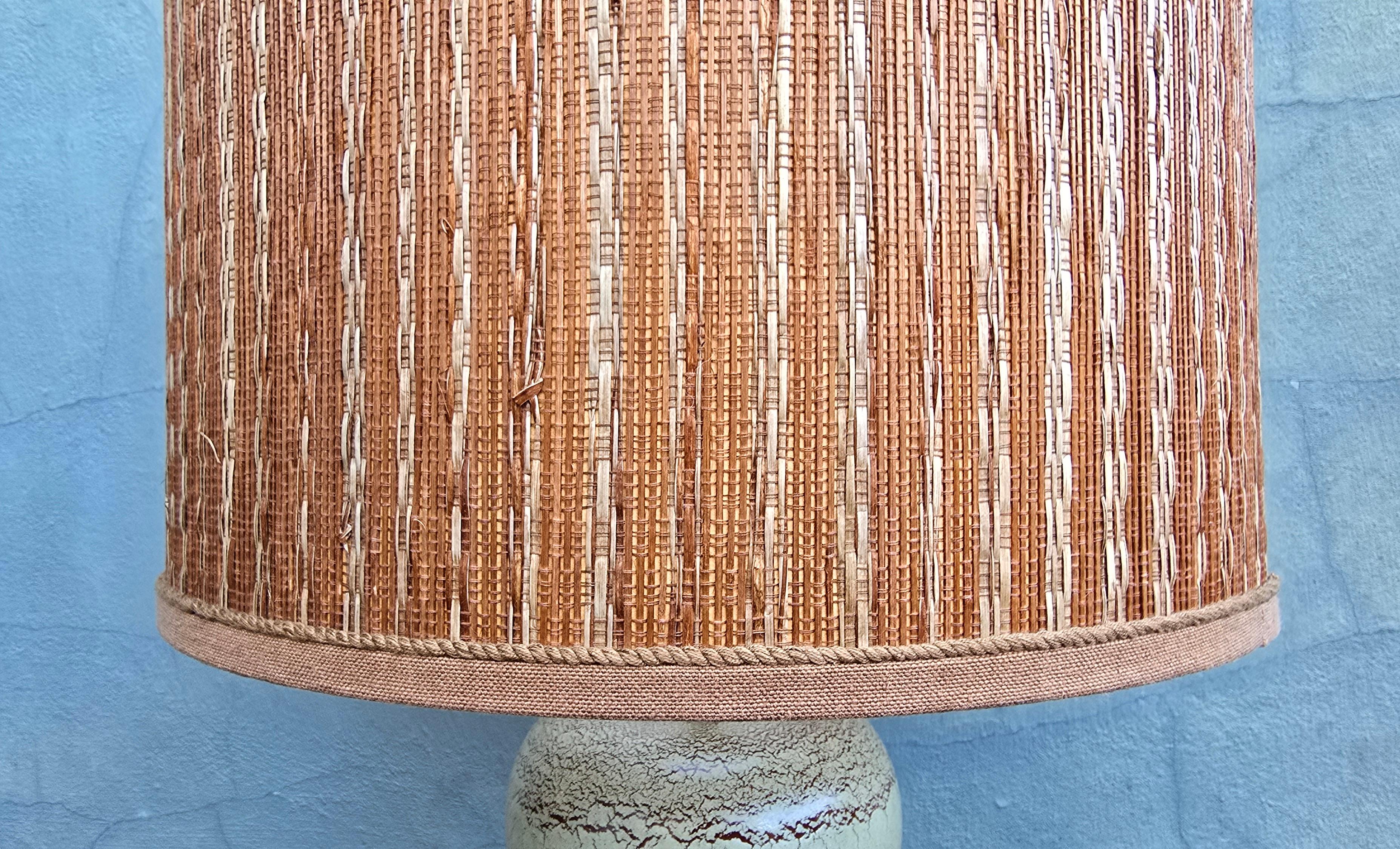 Lampada da tavolo in ceramica francese Artistics - Eleganza di metà secolo con l'anima In condizioni buone in vendita a Antwerp, BE