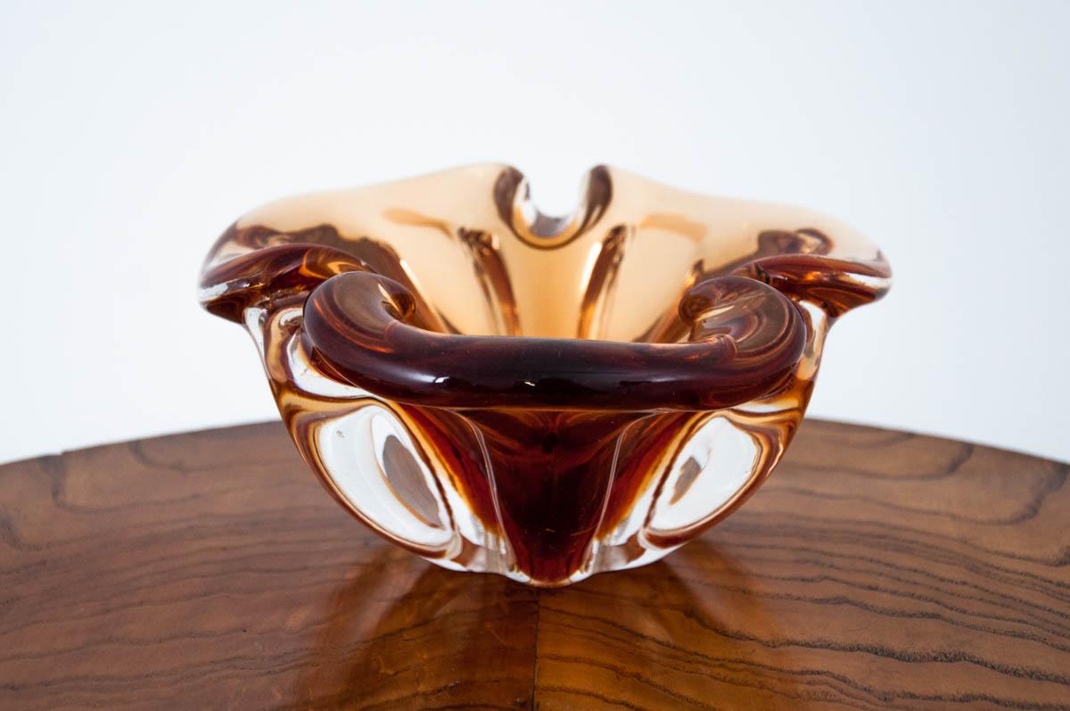 Heavy art glass bowl or ashtray

Made in Czechoslovakia in the 1960s

Measures: Height 8 cm, diameter 17 cm.