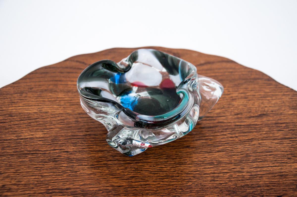 Colored glass ashtray.

Very good condition.

Measures: Height 6 cm, diameter 16 cm.