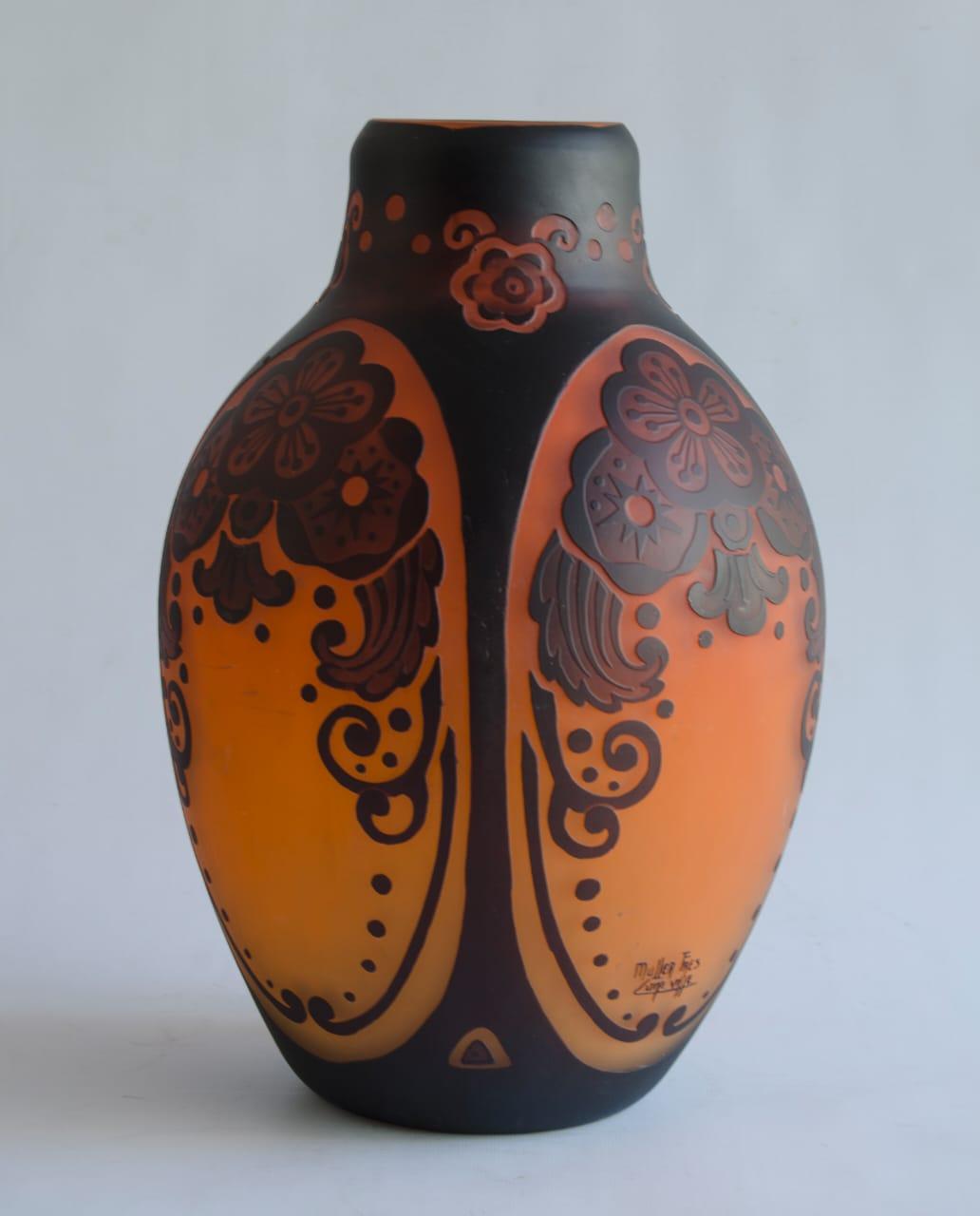 Vidrio artístico Muller Frers
Origen Art Déco Francia,
hacia 1920
sin restauraciones
firmado I. Muller Frers Luneville.