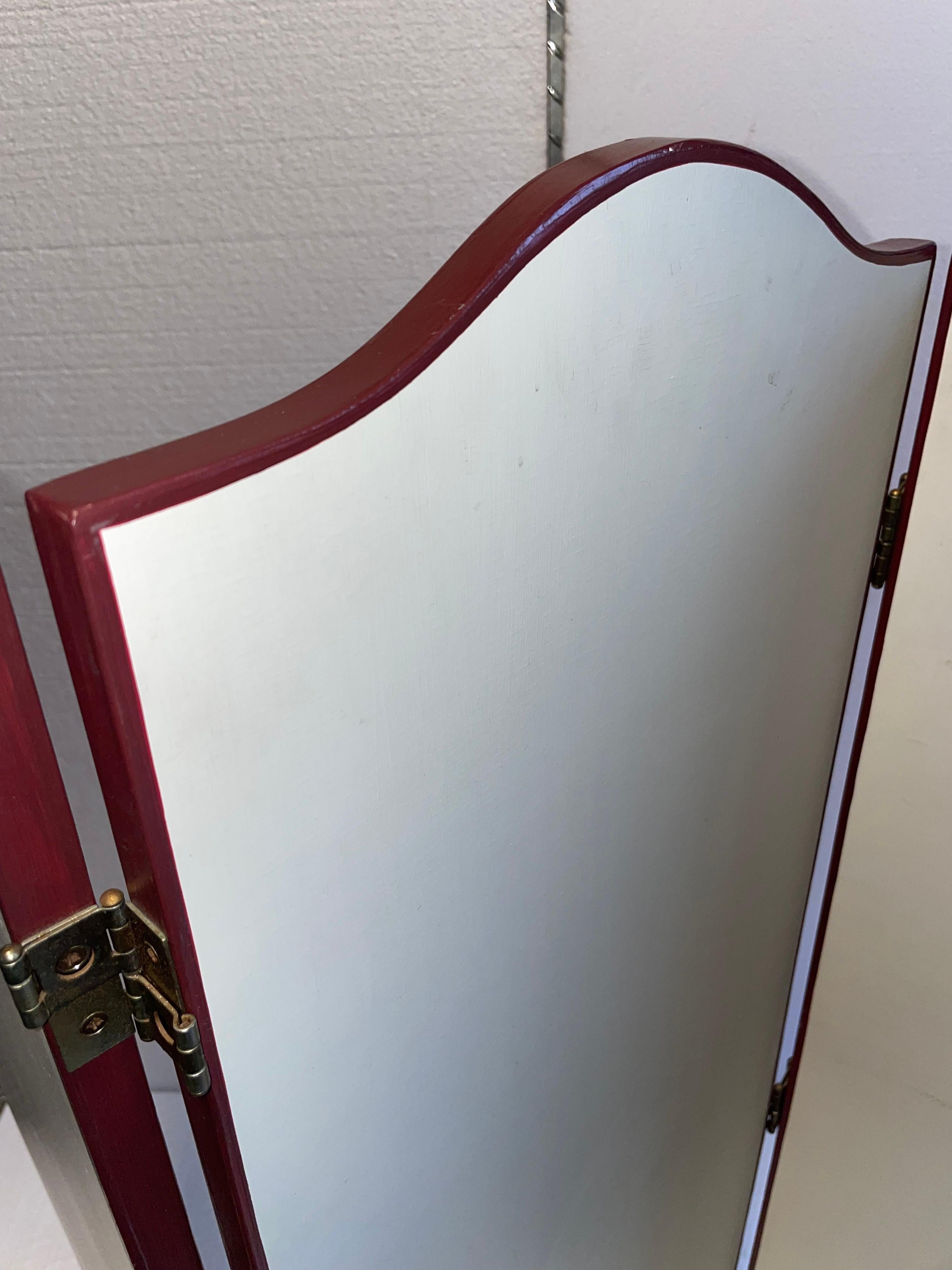 Artistic Hand Painted French Screen Divider in a Festive White and Deep Red For Sale 7