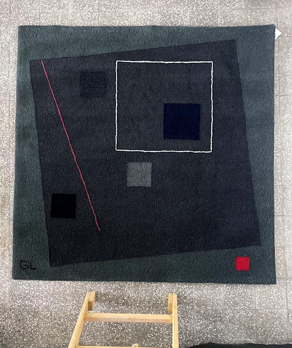 Elevate your interior design with the GL Artistic Hand Tufted Rug by Tisca France. Made from 100% New Zealand wool, this 1990s rug (size: 170x170 cm) offers a perfect blend of retro and modern styles. Experience the unparalleled comfort and