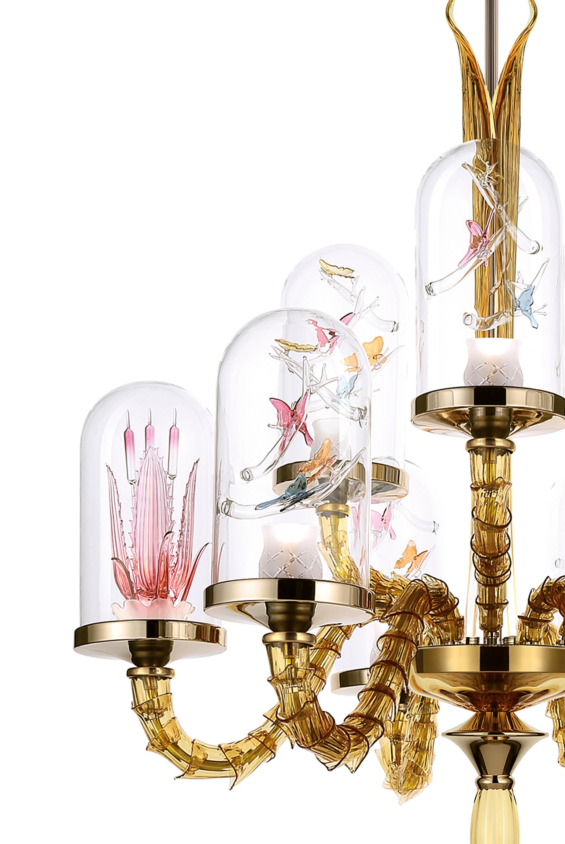 The Jardin de Verre collection by Alessandro La Spada, a love story between man and nature, the tale of a nineteenth century English Doctor, Nathaniel B. Ward, who was passionate about botany.


The chandelier, as well as the wall lamps, bases