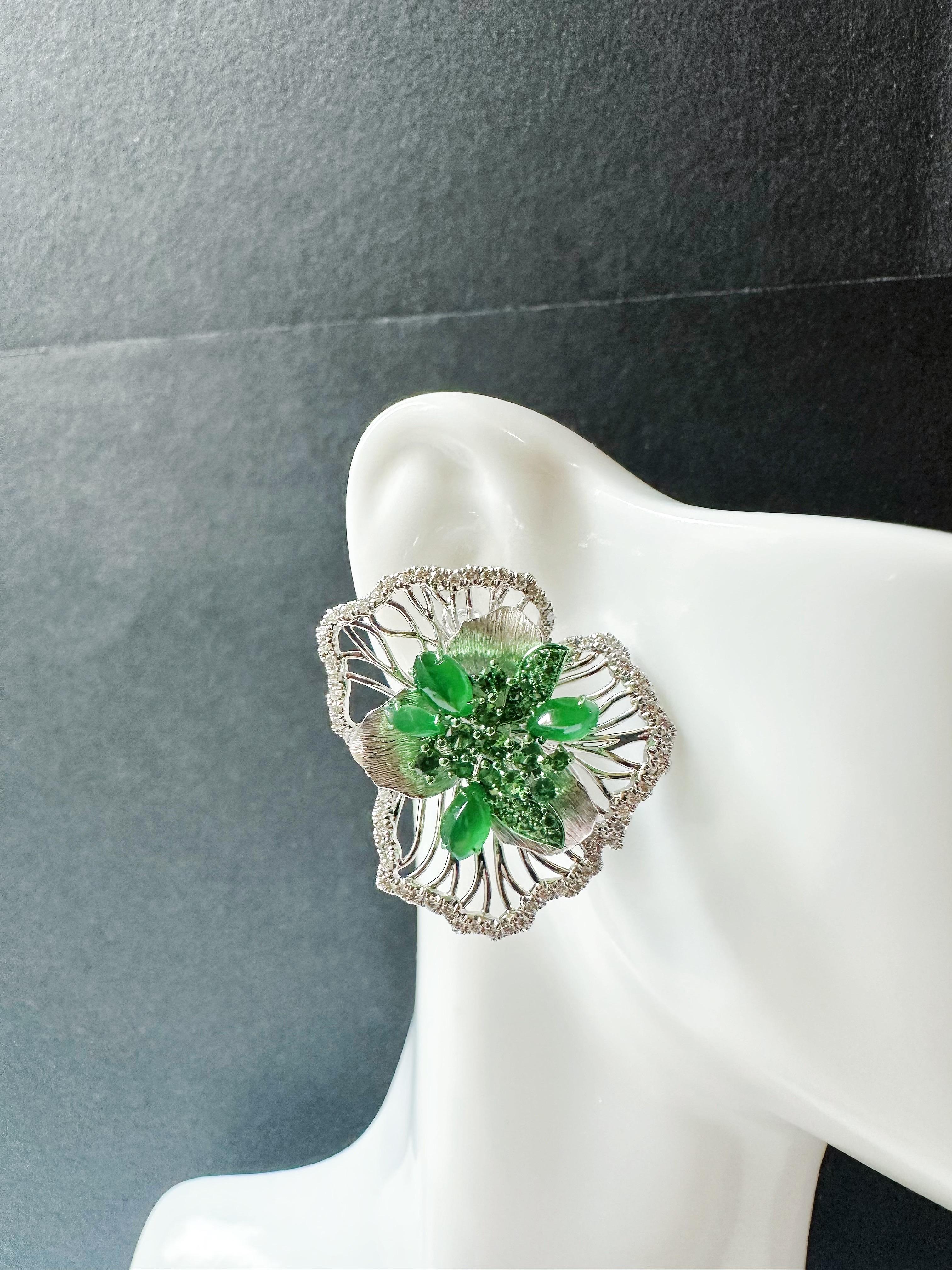 Artistic Imperial Green Jade Irregular Cabochon Earrings in 18K Gold & Diamond In New Condition For Sale In Kowloon, HK