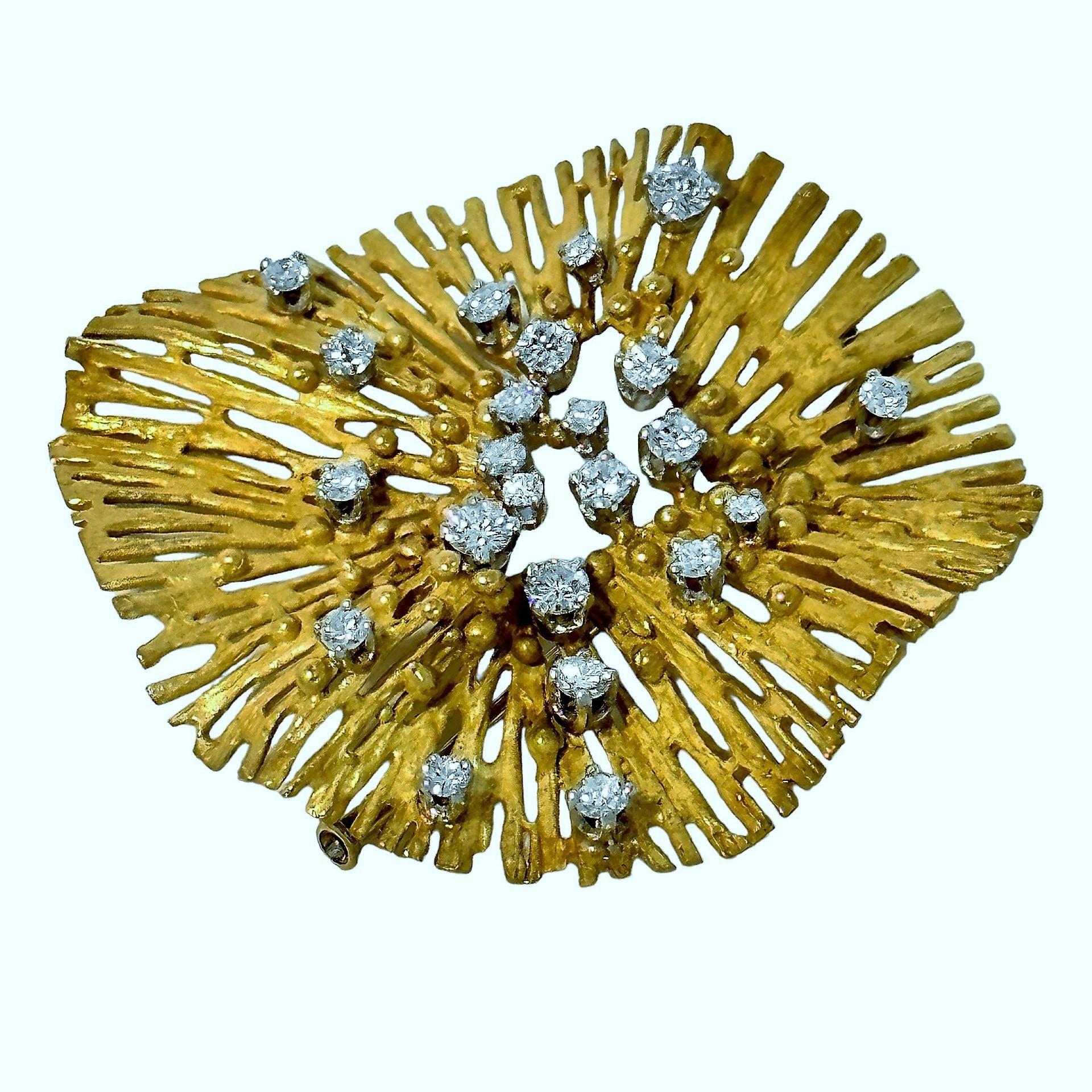 Brilliant Cut Artistic Italian Modernist Brooch in 18K Yellow Gold and Diamonds