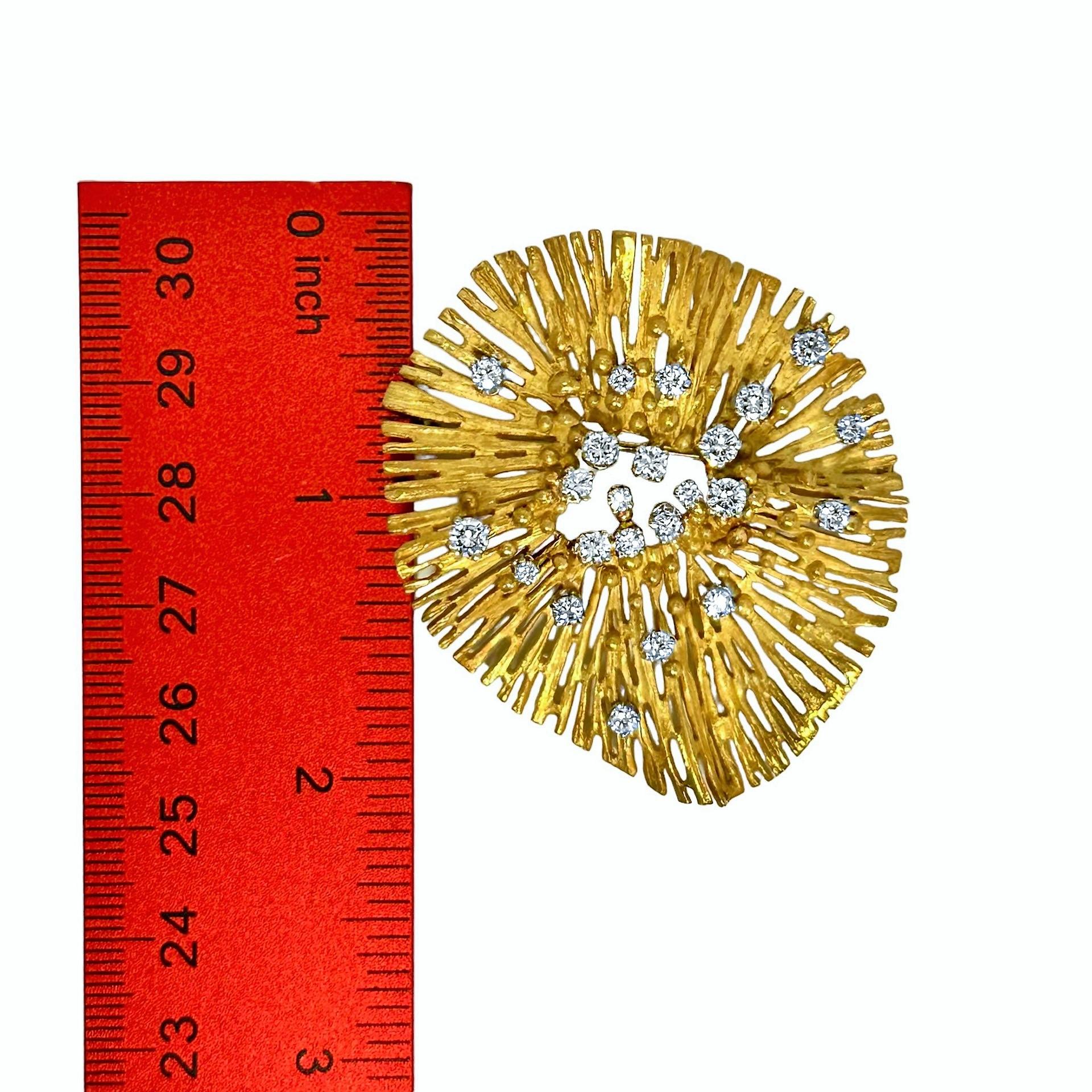 Women's or Men's Artistic Italian Modernist Brooch in 18K Yellow Gold and Diamonds