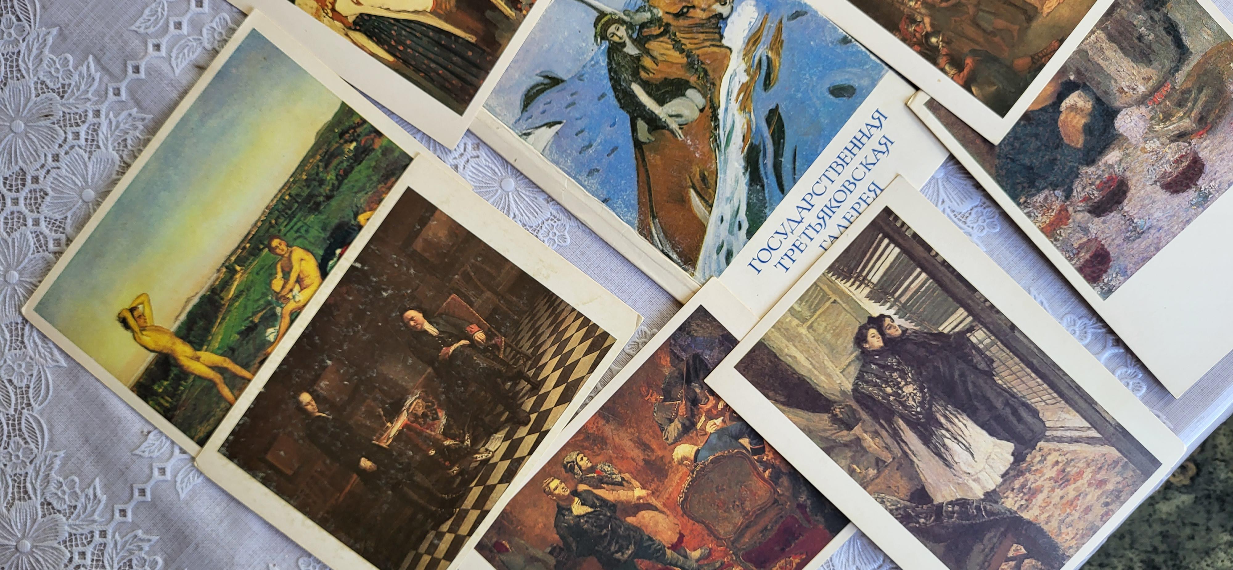 Entrez dans l'histoire de l'art russe grâce à notre exceptionnelle collection de cartes postales anciennes de l'URSS, dont le thème captivant est la prestigieuse State Tretiakov Gallery. Cette série de 8 cartes postales soigneusement sélectionnées