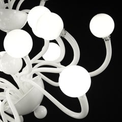lustre artistique du 21e siècle à 24 bras en verre de Murano blanc par Multiforme