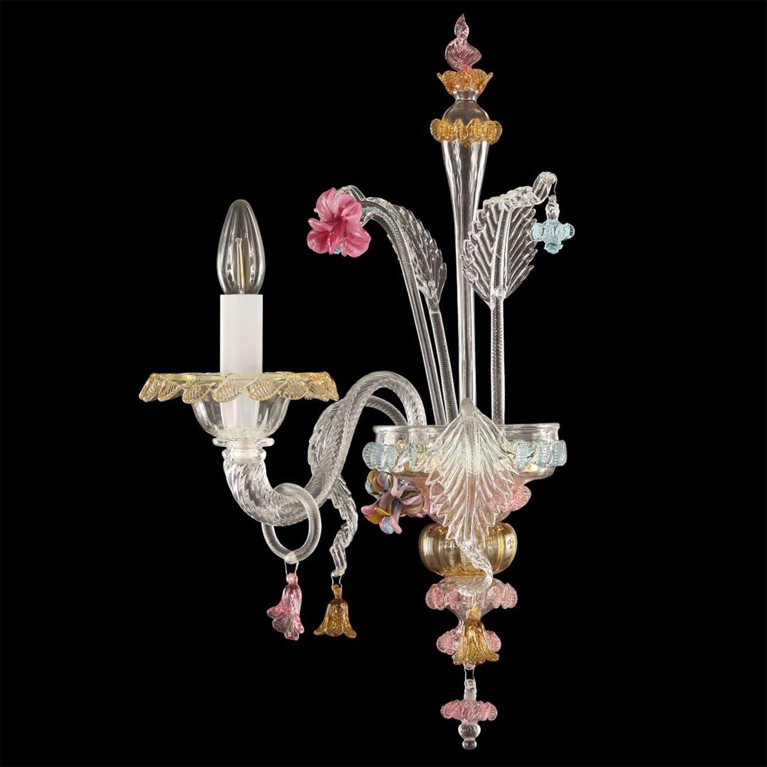 Toffee sconce 1 arm clear Murano glass and multicolor detaiils by Multiforme.

The artistic glass collection Toffee is an elegant and delicate lighting work. The structure is a combination of well-proportioned volumes that creates a refined