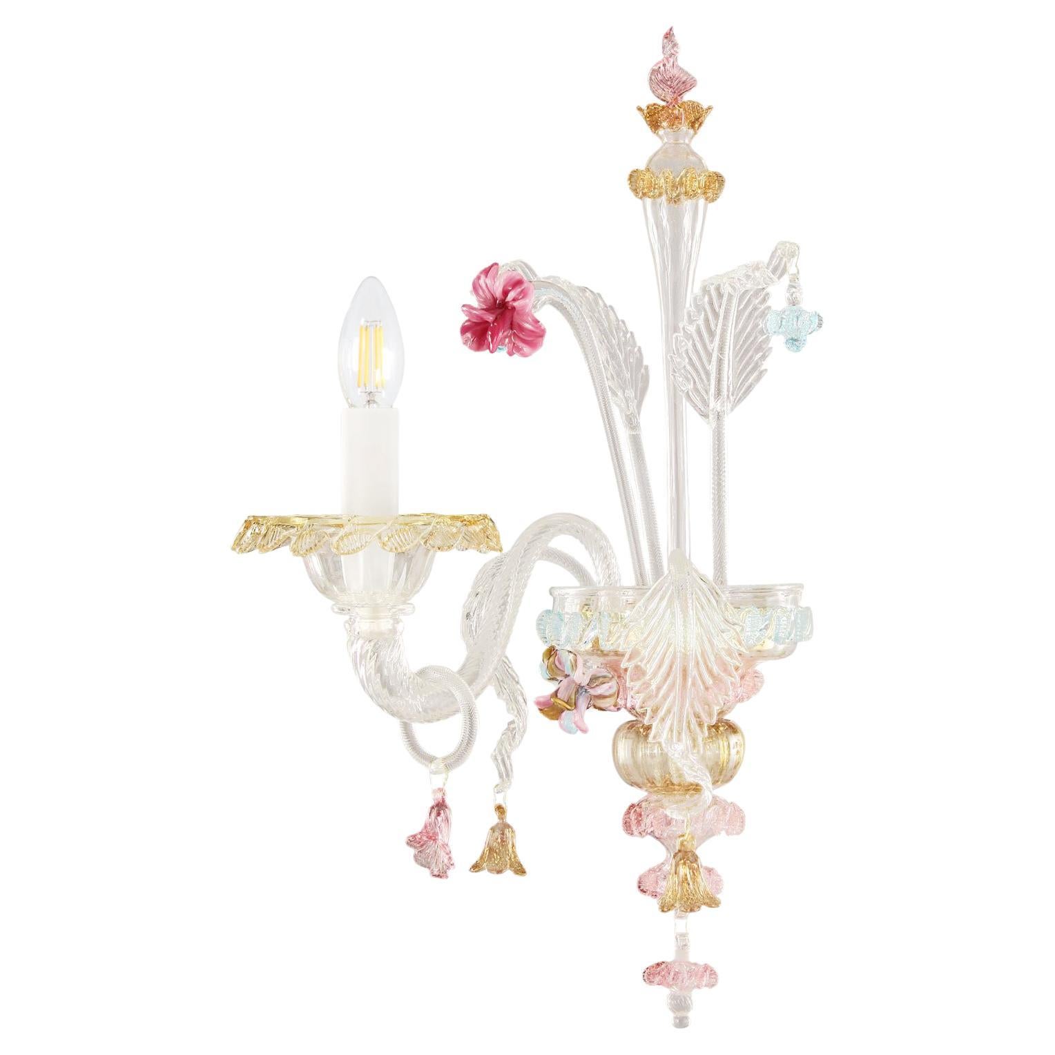 Sconce artistiche di Murano a 1 braccio in vetro chiaro-multicolore Toffee by Multiforme in stock in vendita