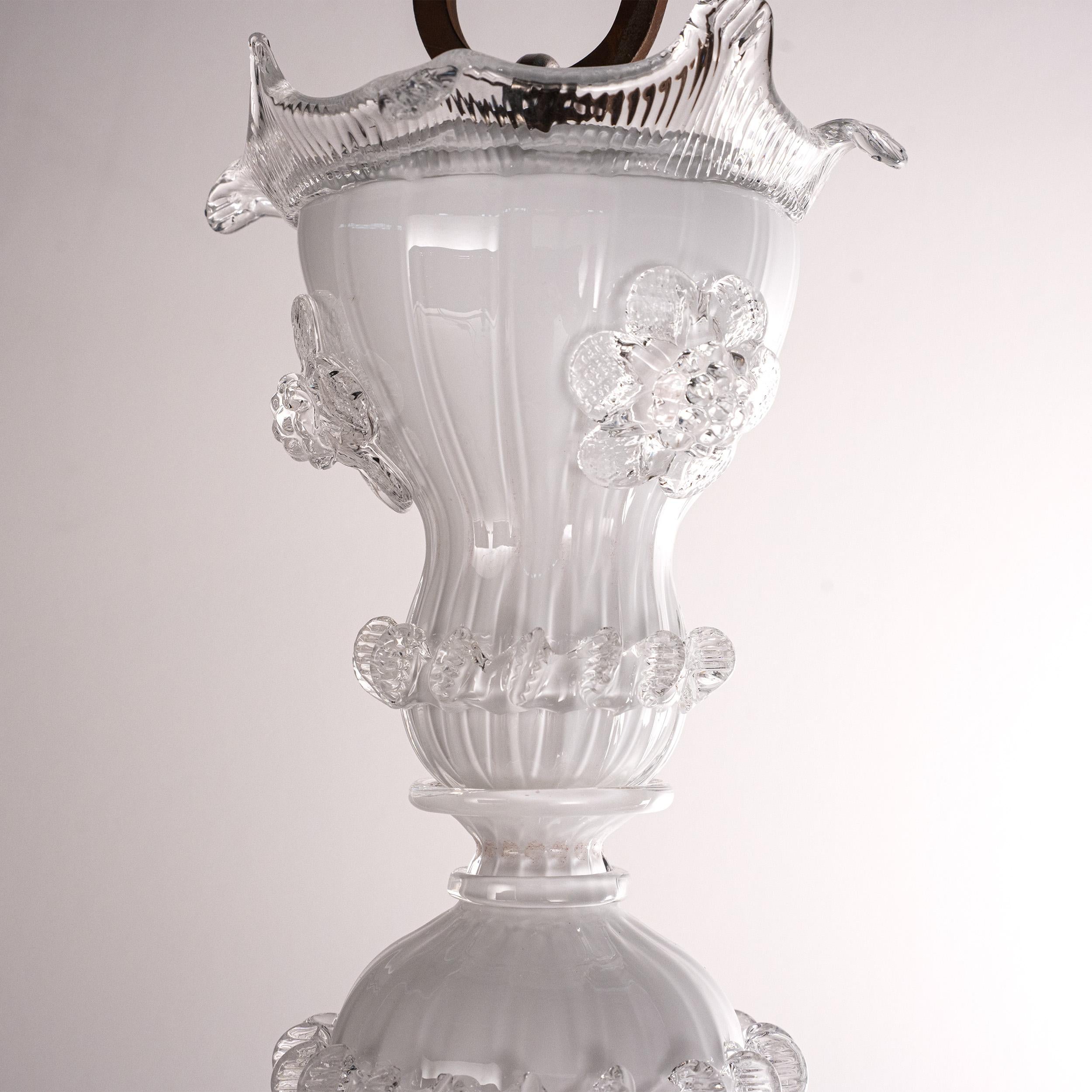 XX secolo Lampadario artistico in vetro bianco di Murano a 6 luci, Vintage Made in Italy, in stock in vendita