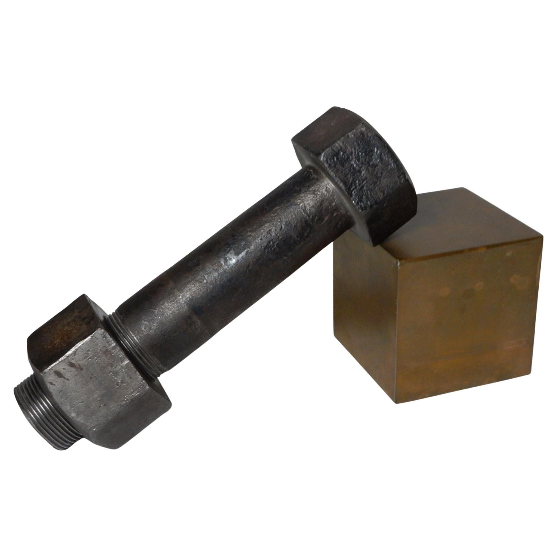 Escultura artística de tuerca y perno Arte industrial Bauhaus de hierro Industrial en venta