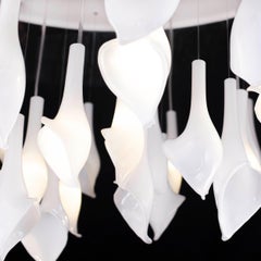 Artistischer Hängeleuchter mit 71 Lights aus weißem Murano-Glas von Multiforme