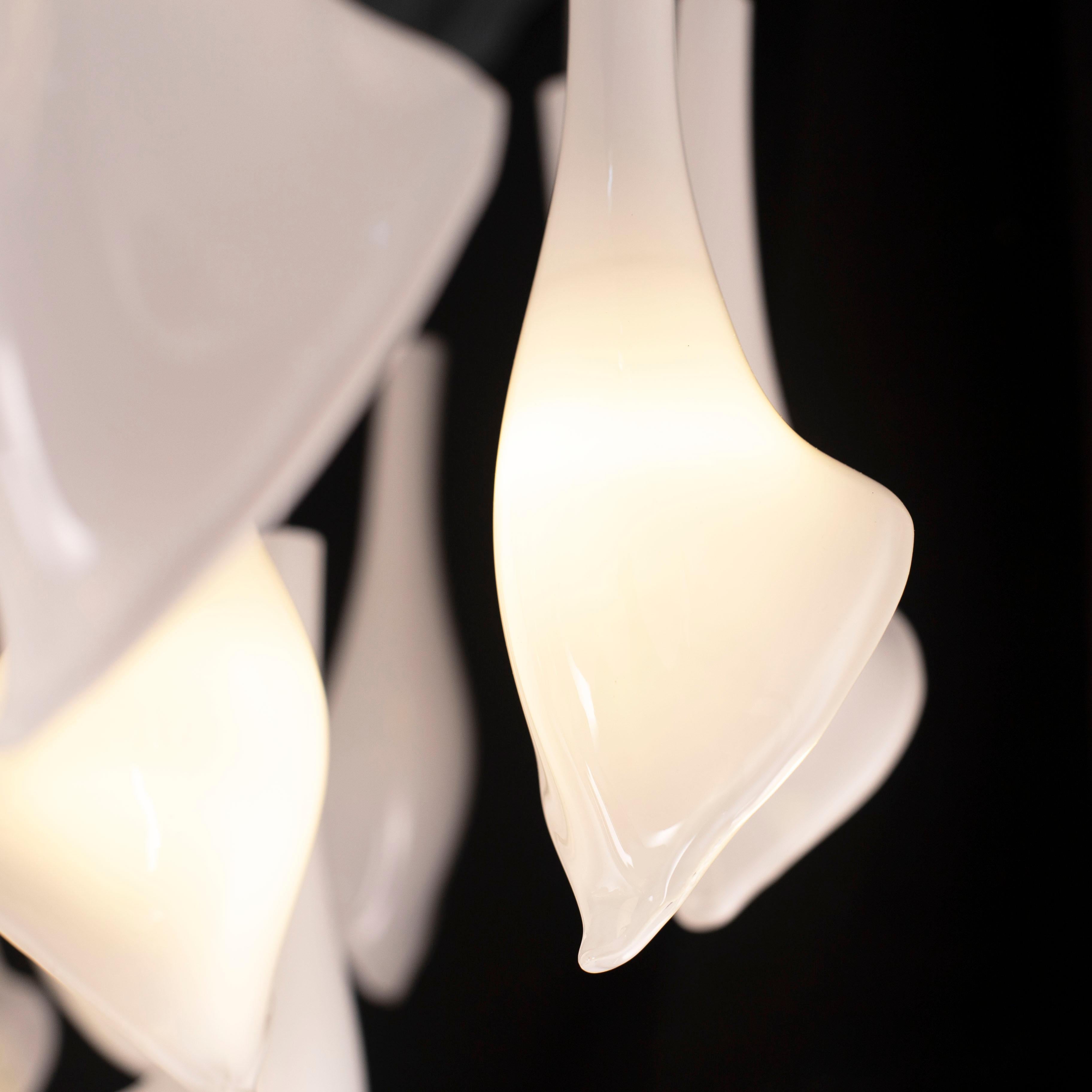 Autre Lustre artistique à 71 Lights en verre blanc de Murano par Multiforme en vente