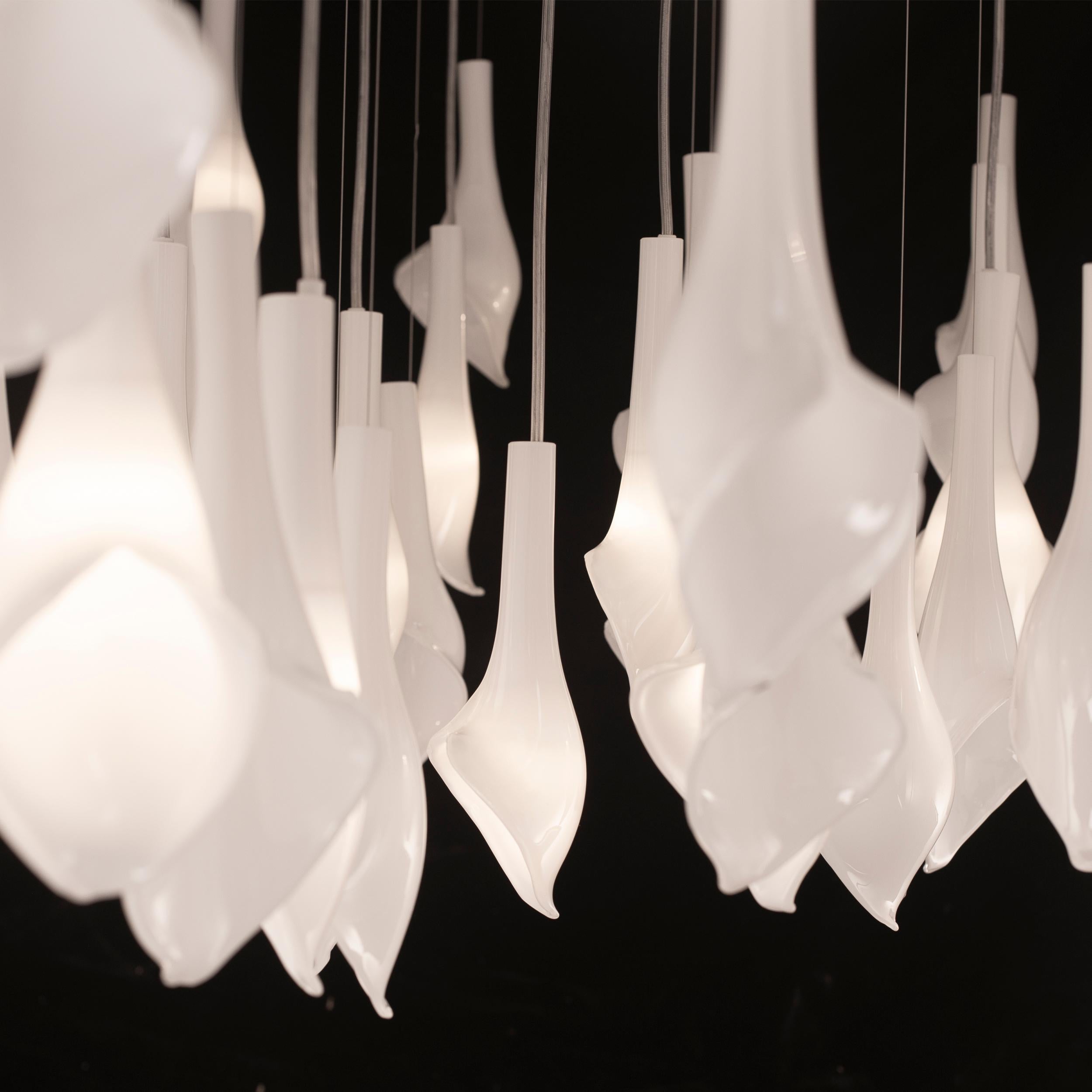Lustre artistique à 71 Lights en verre blanc de Murano par Multiforme Neuf - En vente à Trebaseleghe, IT