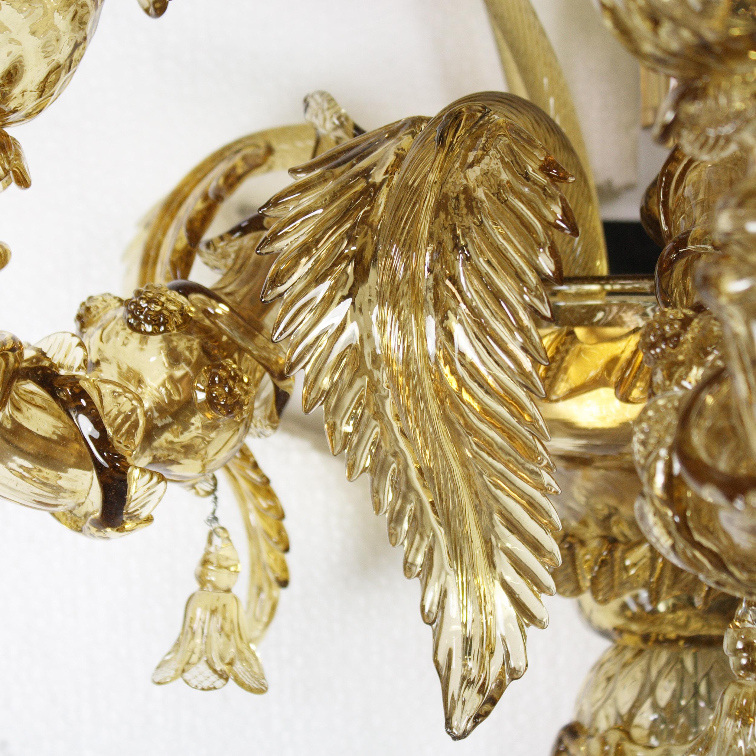 XXI secolo e contemporaneo Artistico Rezzonico Sconce 3+2 bracci in vetro di quarzo fumé di Multiforme in Stock in vendita