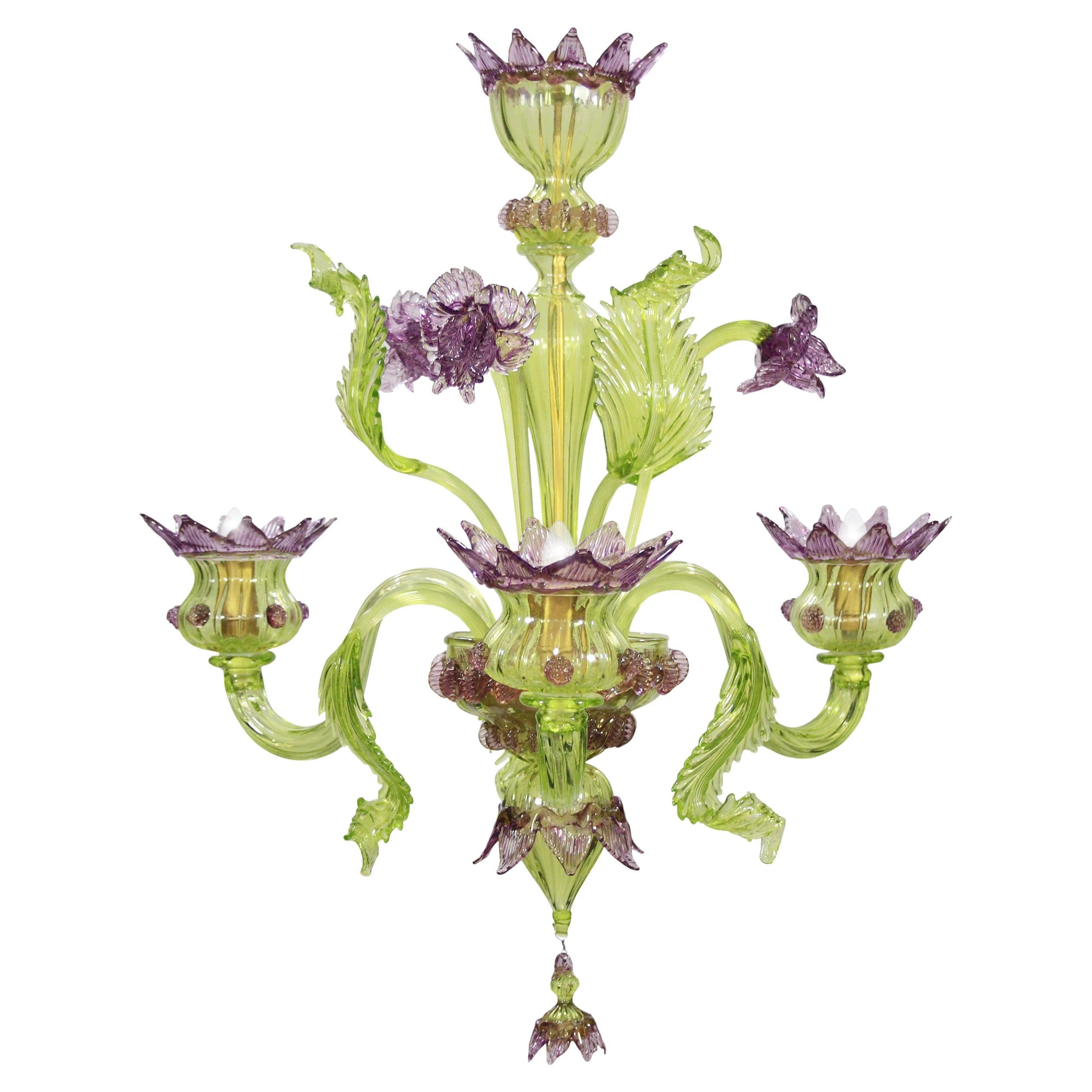 Lustre artistique raffiné à 3 bras en verre de Murano vert-amethyst par Multiforme en vente