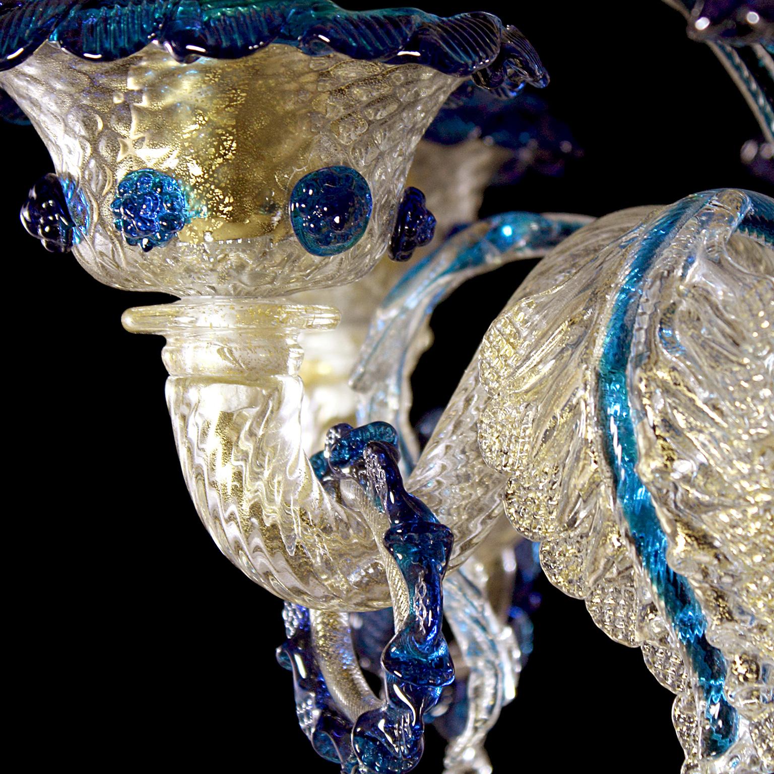 XXIe siècle et contemporain Lustre d'une somptueuse qualité artistique, 6 bras en verre de Murano or et détails bleus par Multiforme en vente