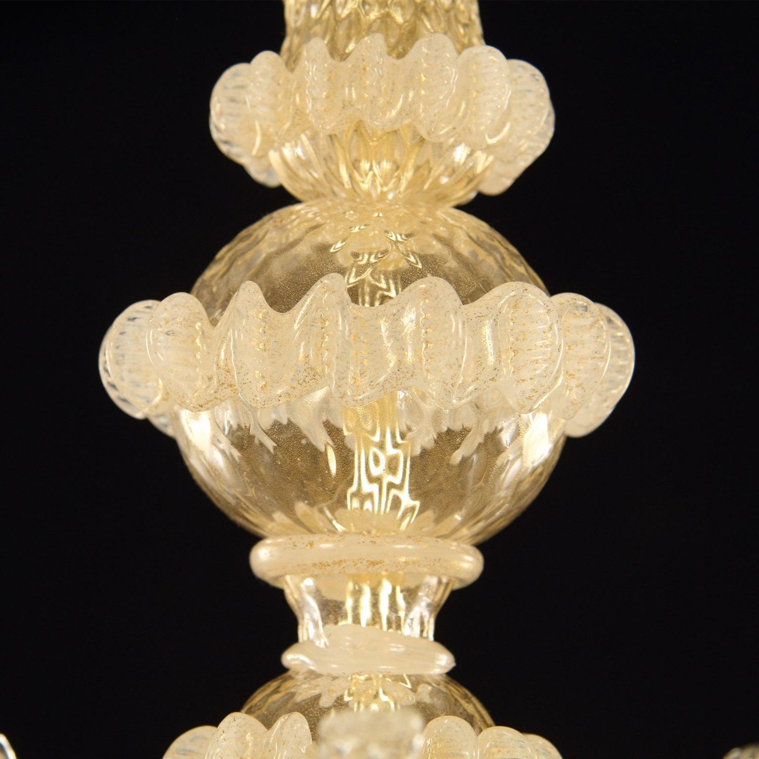 Contemporary Artistic Rich Chandelier, 6 Arms Gold Murano Glass silk details by Multiforme For Sale