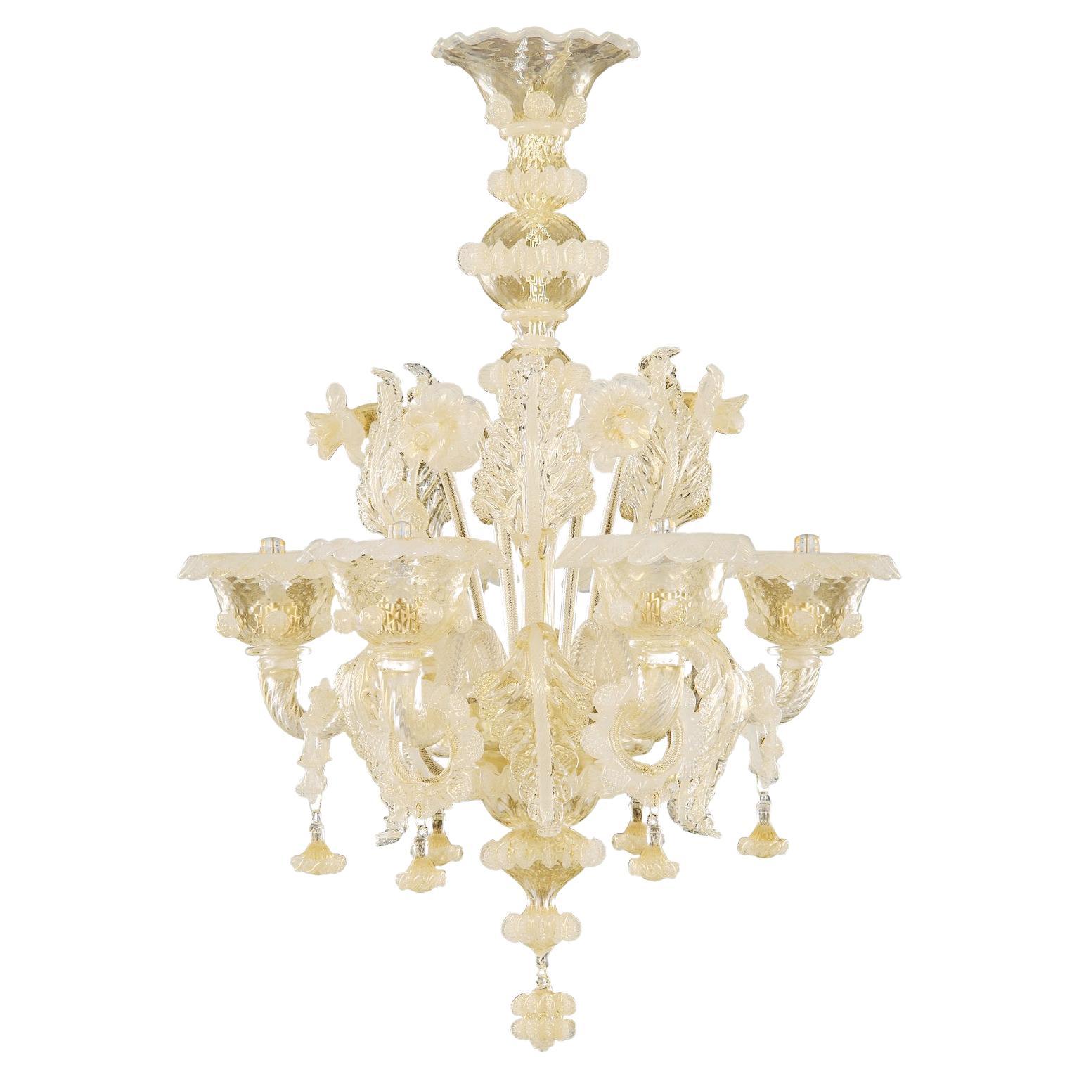 Artistic Rich Chandelier, 6 Arms Gold Murano Glass silk details by Multiforme For Sale