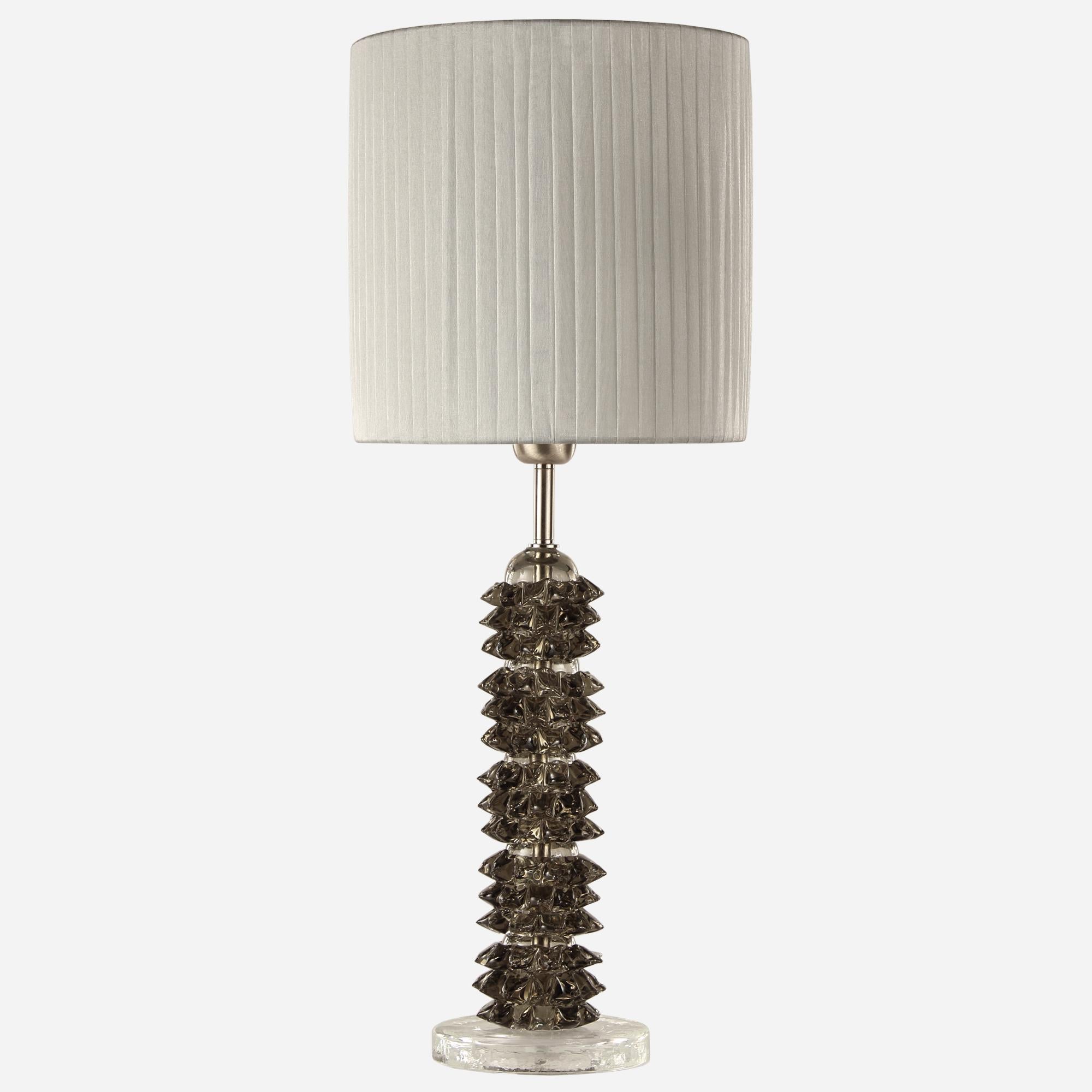 Tischlampe aus hellgrauem Muranoglas von Multiforme, 1 Rostro (Geblasenes Glas) im Angebot