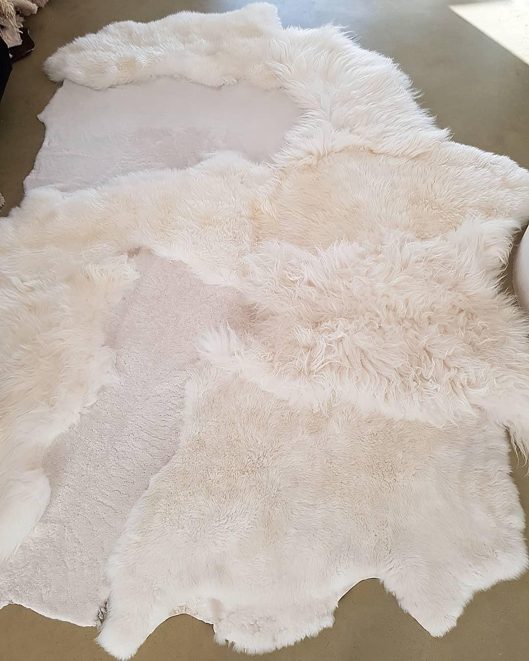 Luxury Natural Shape Hand-Dyed European Sheepskin Artistic Rug by Carine Boxy For Sale 10