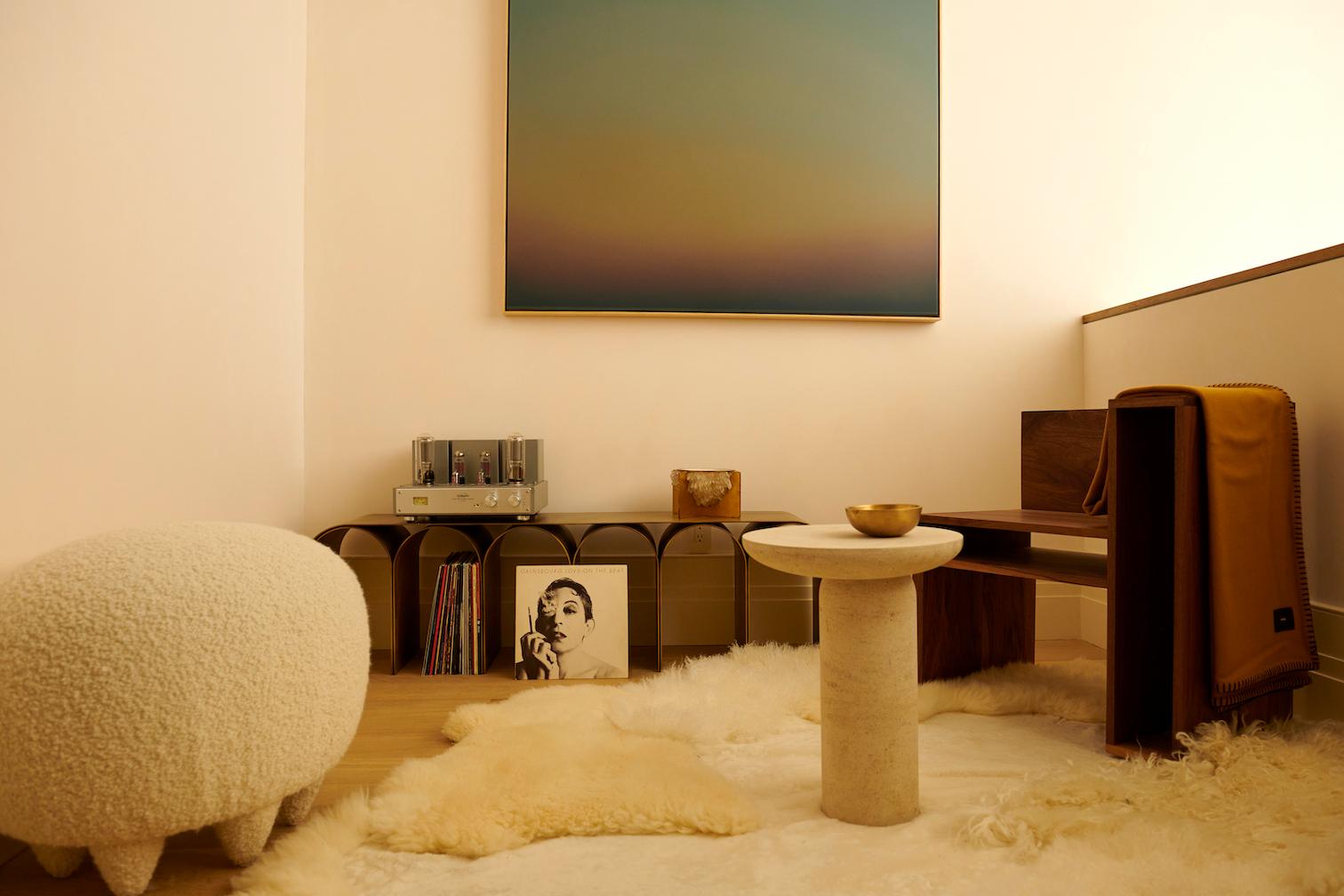 Luxury Natural Shape Hand-Dyed European Sheepskin Artistic Rug by Carine Boxy For Sale 11