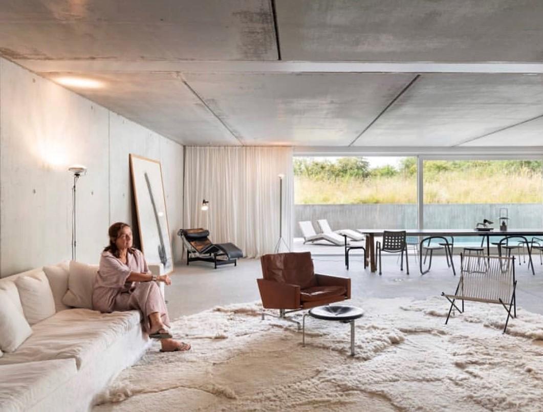 Luxury Natural Shape Hand-Dyed European Sheepskin Artistic Rug by Carine Boxy In New Condition For Sale In Geneve, CH