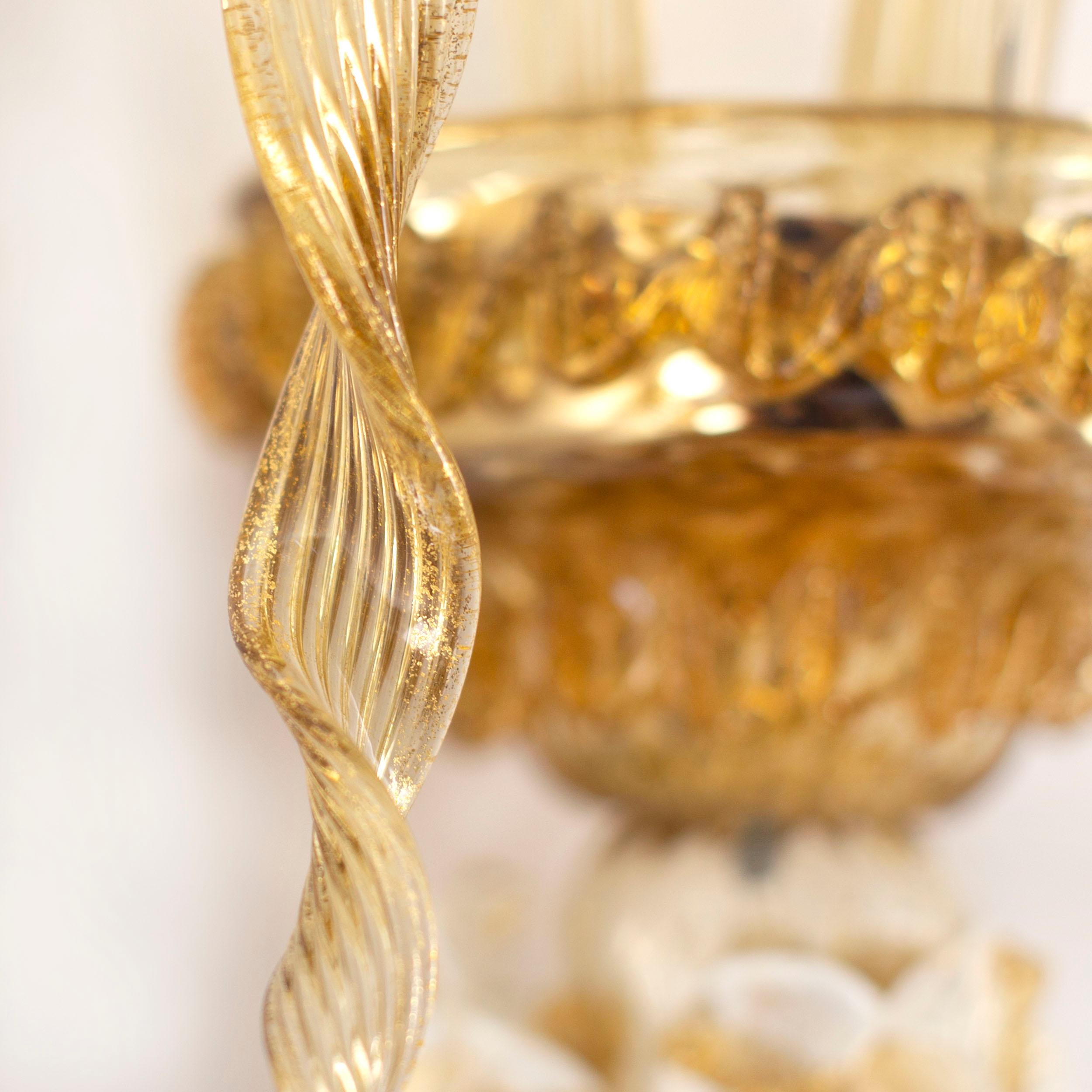 XXI secolo e contemporaneo Sconce artistiche a 1 braccio in vetro di Murano color oro-paglia-bianco Iris Garden di Multiforme in vendita