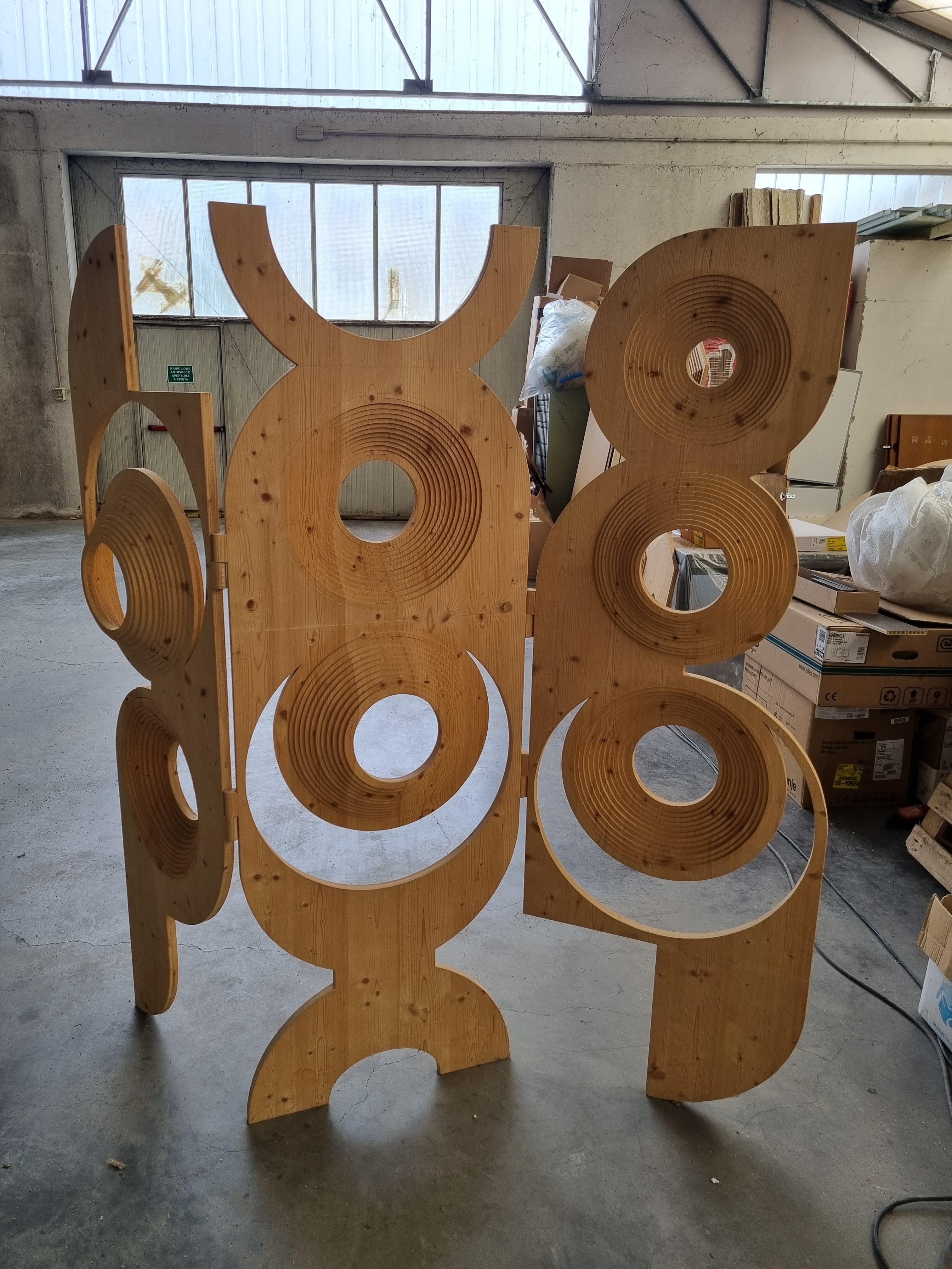 Skulpturaler geschnitzter Raumteiler „Cortina“ aus Holz, Prototyp aus Italien (Moderne)