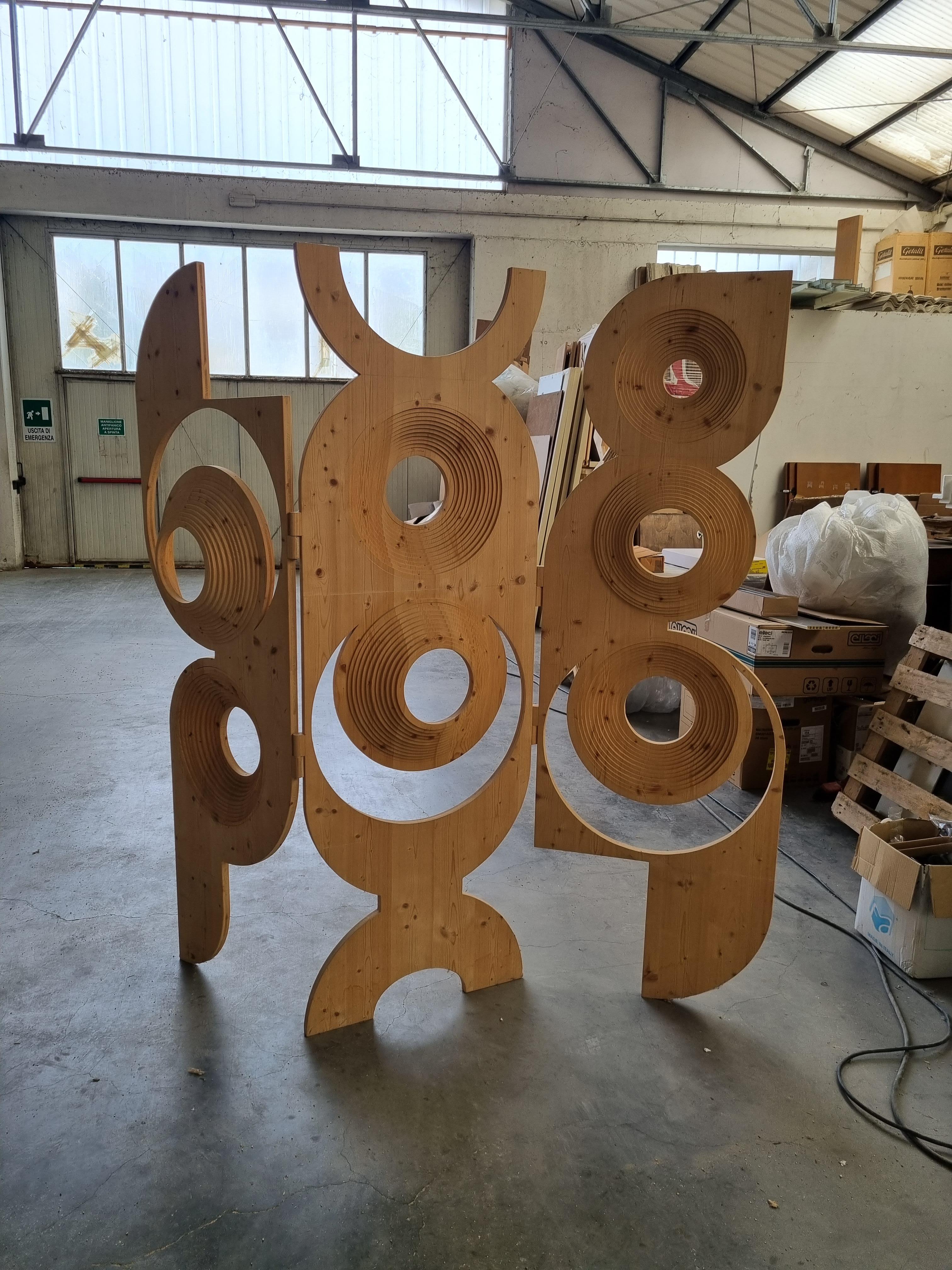 Skulpturaler geschnitzter Raumteiler „Cortina“ aus Holz, Prototyp aus Italien im Zustand „Hervorragend“ in Pordenone, IT