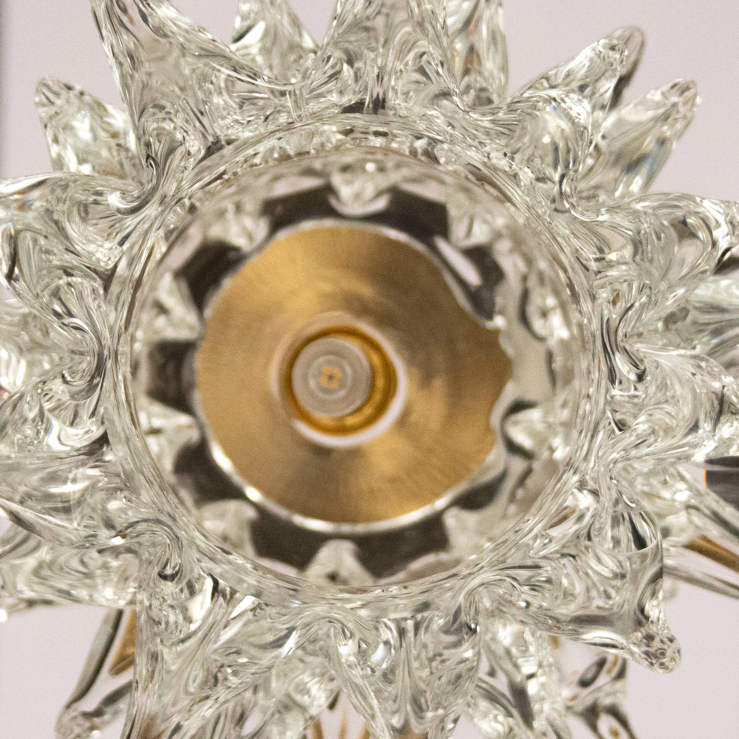 Œuvre d'éclairage précieuse, la suspension Scintilla se distingue par son élégance et son raffinement. Les éléments en verre de cristal sont réalisés selon la technique du 
